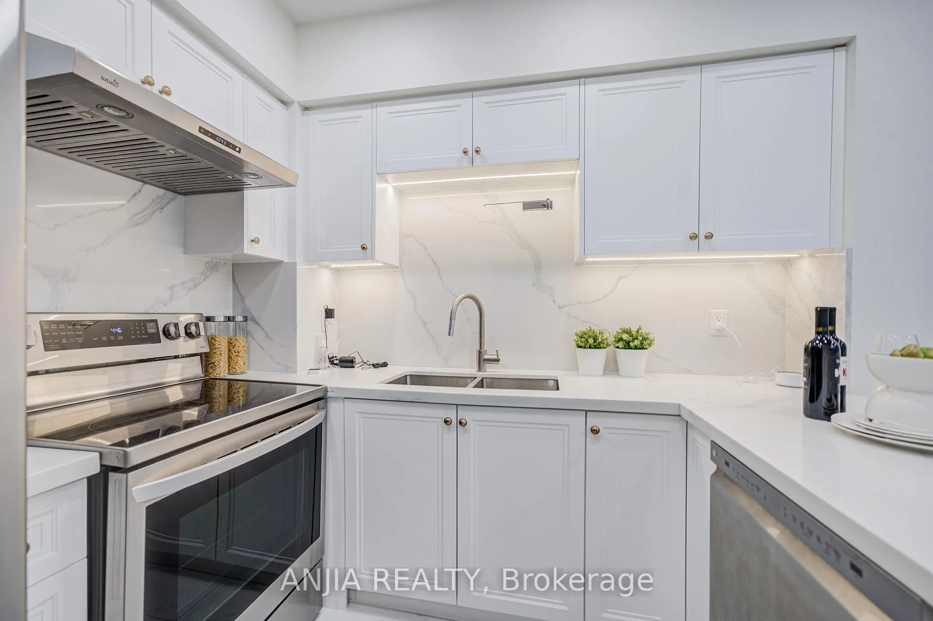 Photo 19 of Unit 32, 735 New Westminster Drive, Vaughan, Brownridge — HOMEH