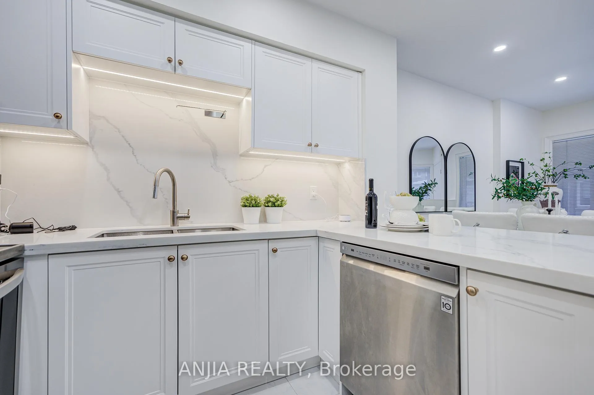 Photo 20 of Unit 32, 735 New Westminster Drive, Vaughan, Brownridge — HOMEH