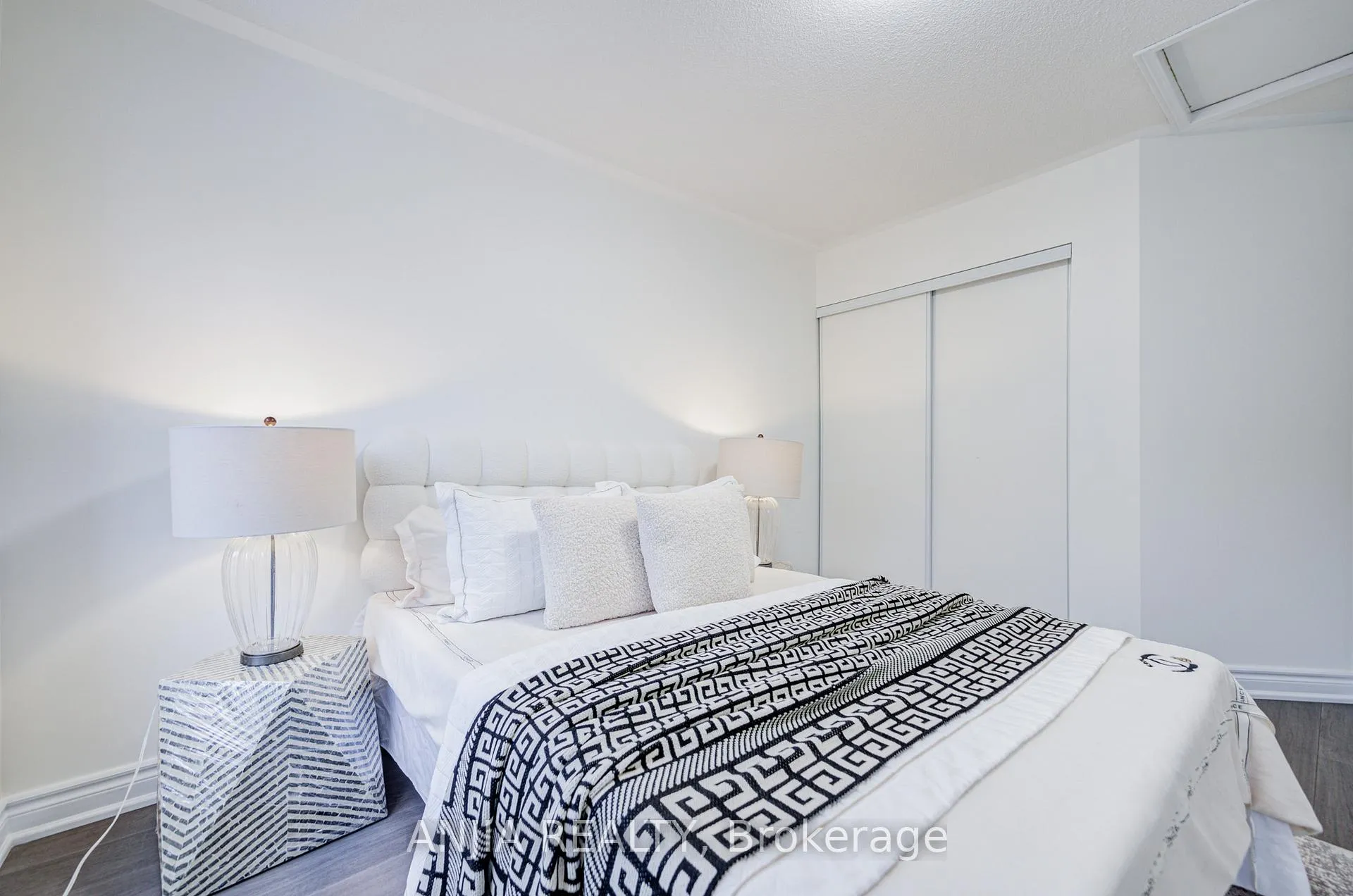 Photo 32 of Unit 32, 735 New Westminster Drive, Vaughan, Brownridge — HOMEH