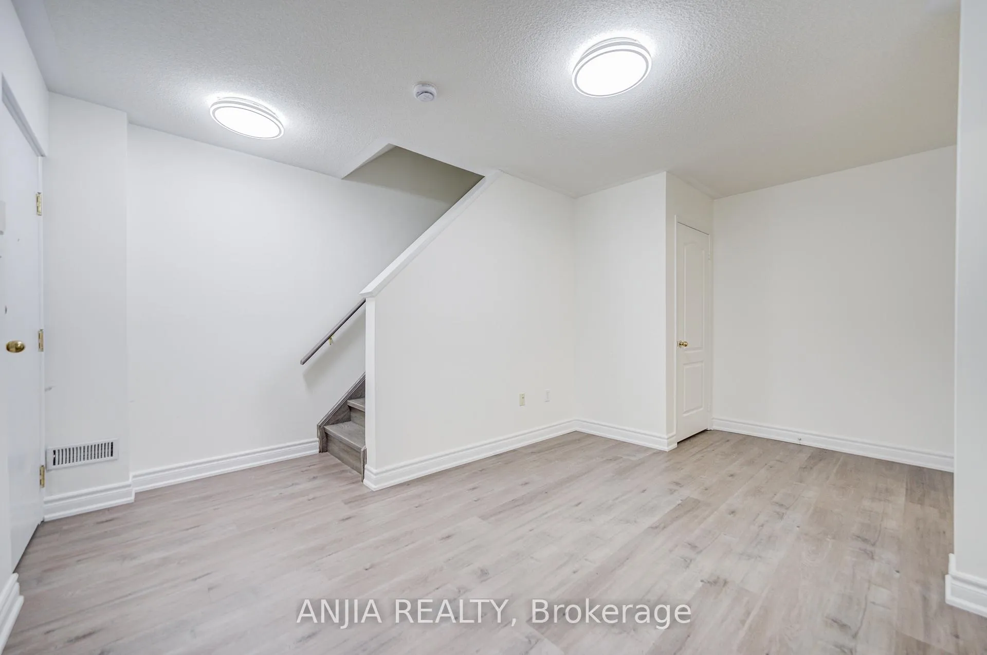 Photo 37 of Unit 32, 735 New Westminster Drive, Vaughan, Brownridge — HOMEH