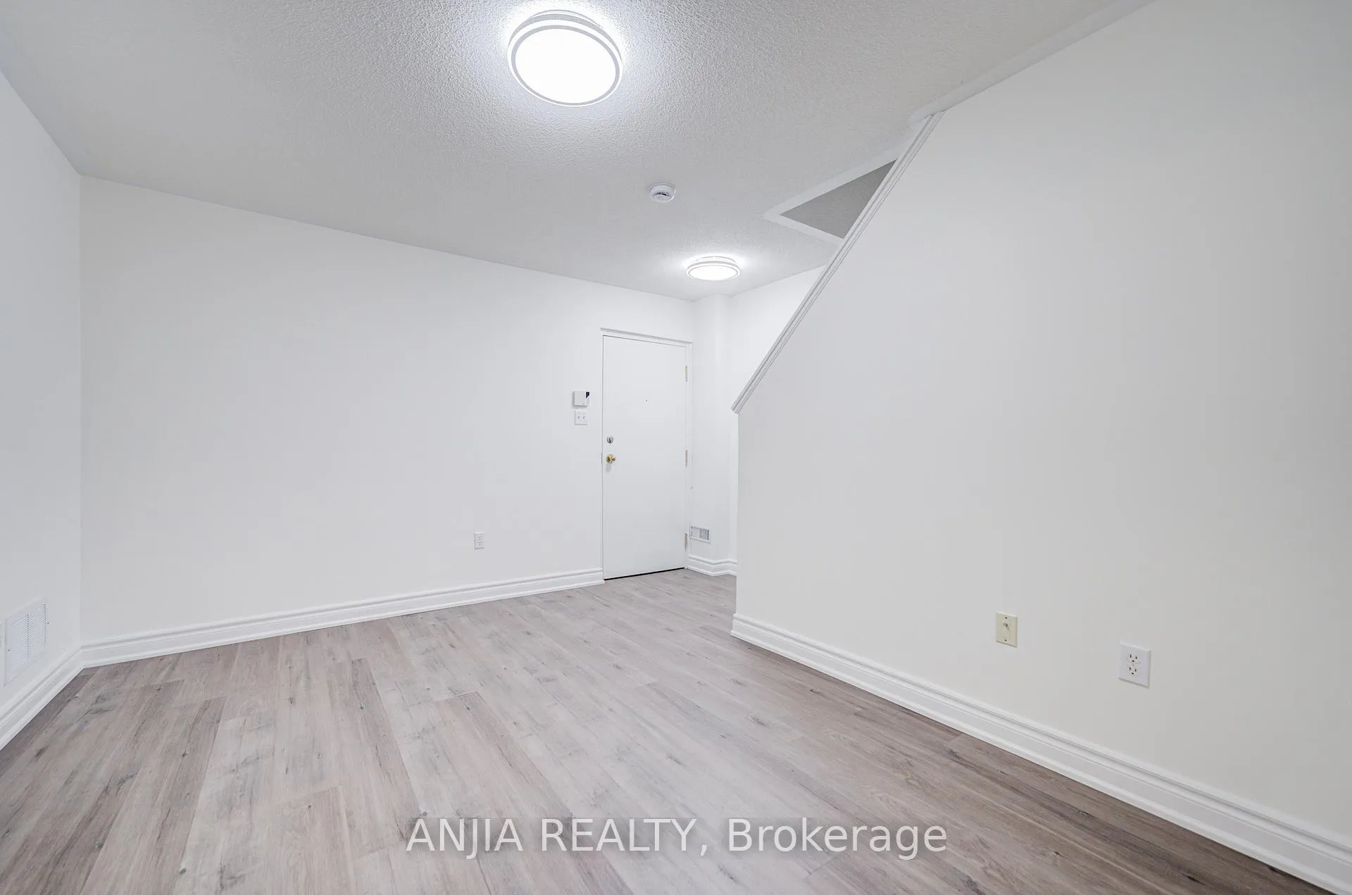 Photo 39 of Unit 32, 735 New Westminster Drive, Vaughan, Brownridge — HOMEH