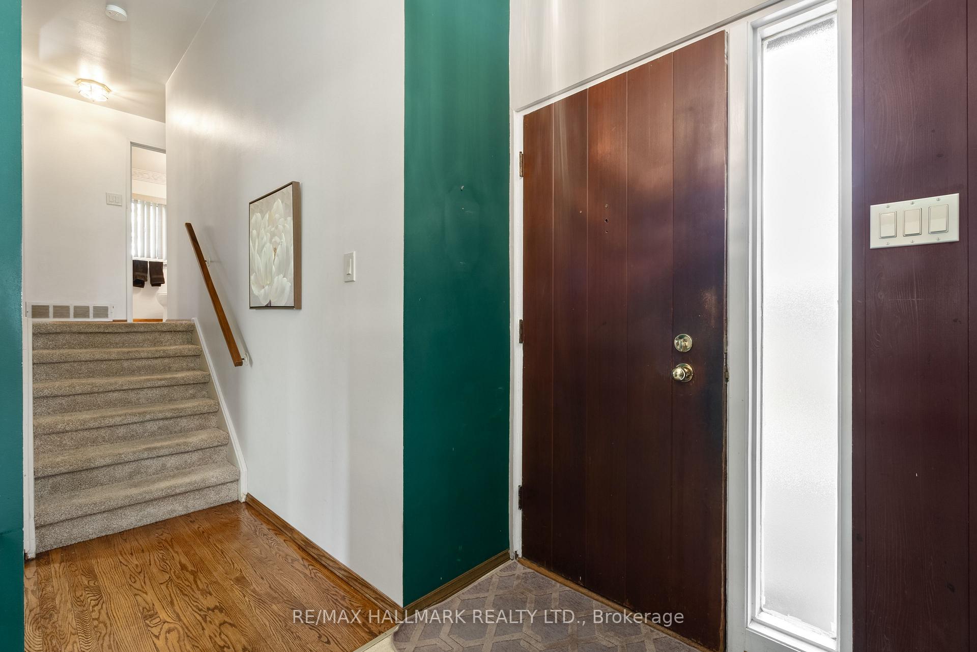 Photo 2 of 27 Oakley Boulevard, Scarborough, Bendale — HOMEH