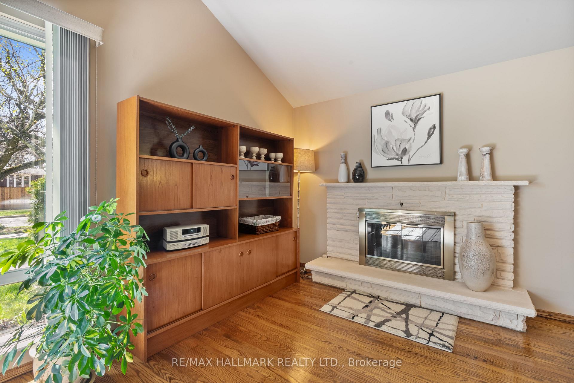 Photo 5 of 27 Oakley Boulevard, Scarborough, Bendale — HOMEH