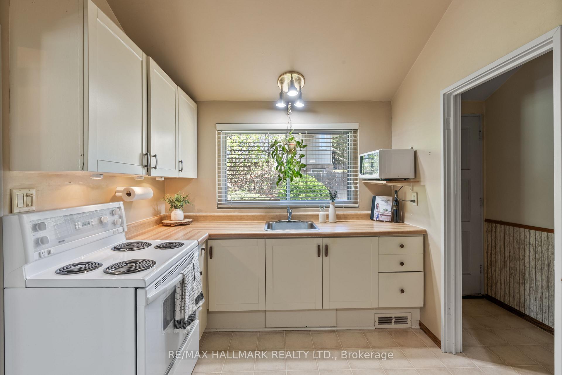 Photo 10 of 27 Oakley Boulevard, Scarborough, Bendale — HOMEH