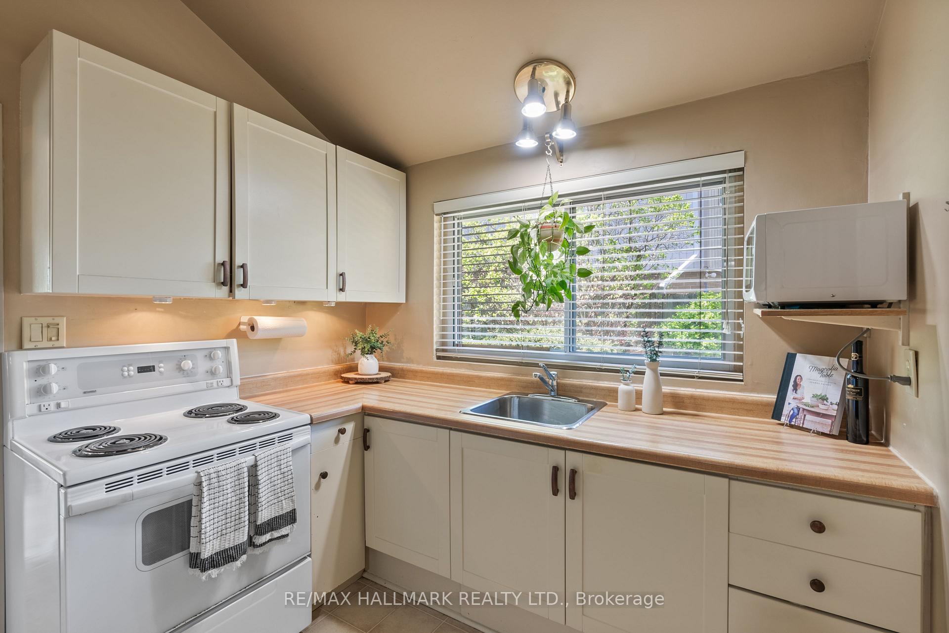 Photo 11 of 27 Oakley Boulevard, Scarborough, Bendale — HOMEH