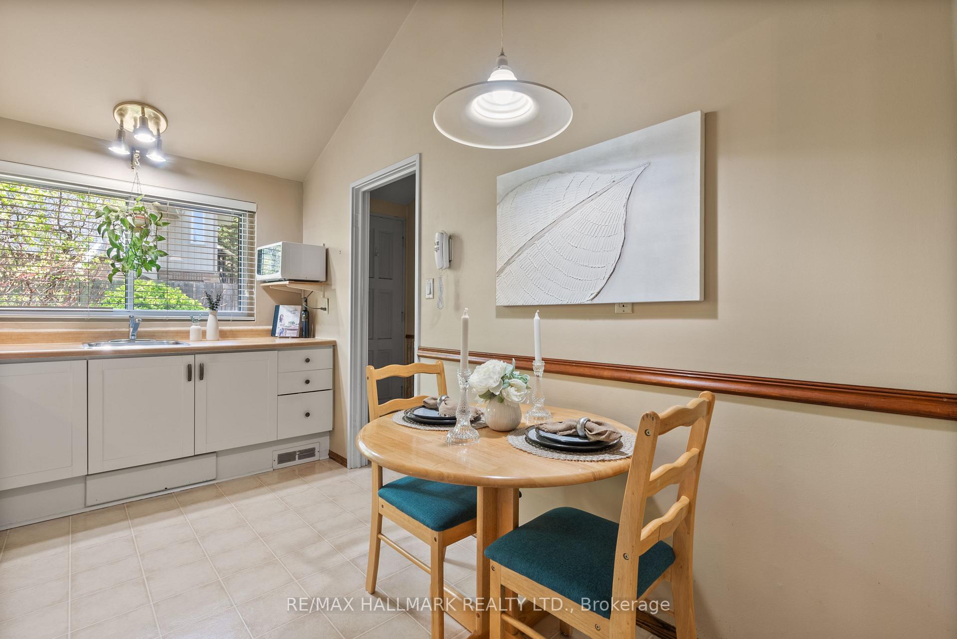 Photo 12 of 27 Oakley Boulevard, Scarborough, Bendale — HOMEH