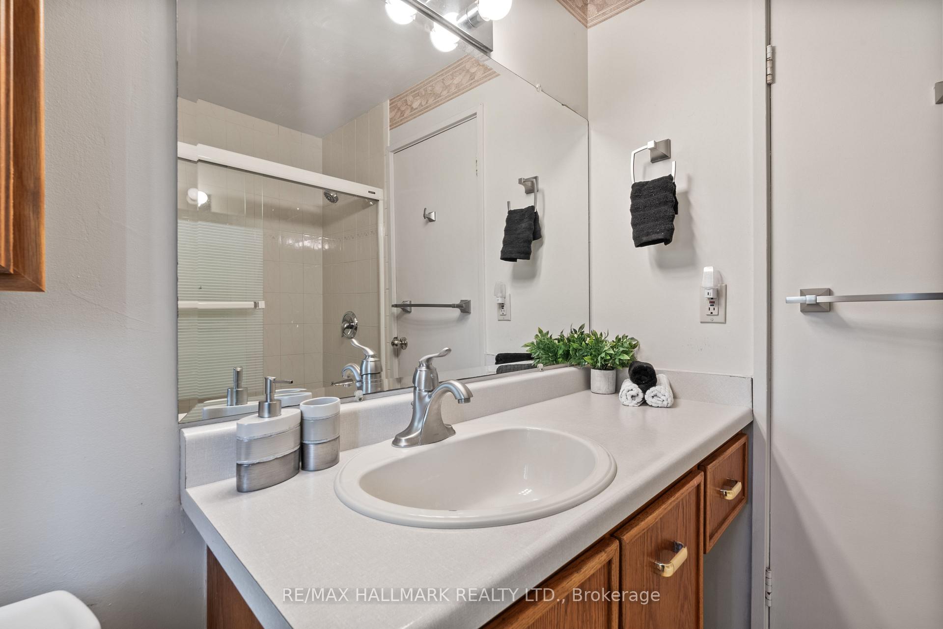 Photo 15 of 27 Oakley Boulevard, Scarborough, Bendale — HOMEH