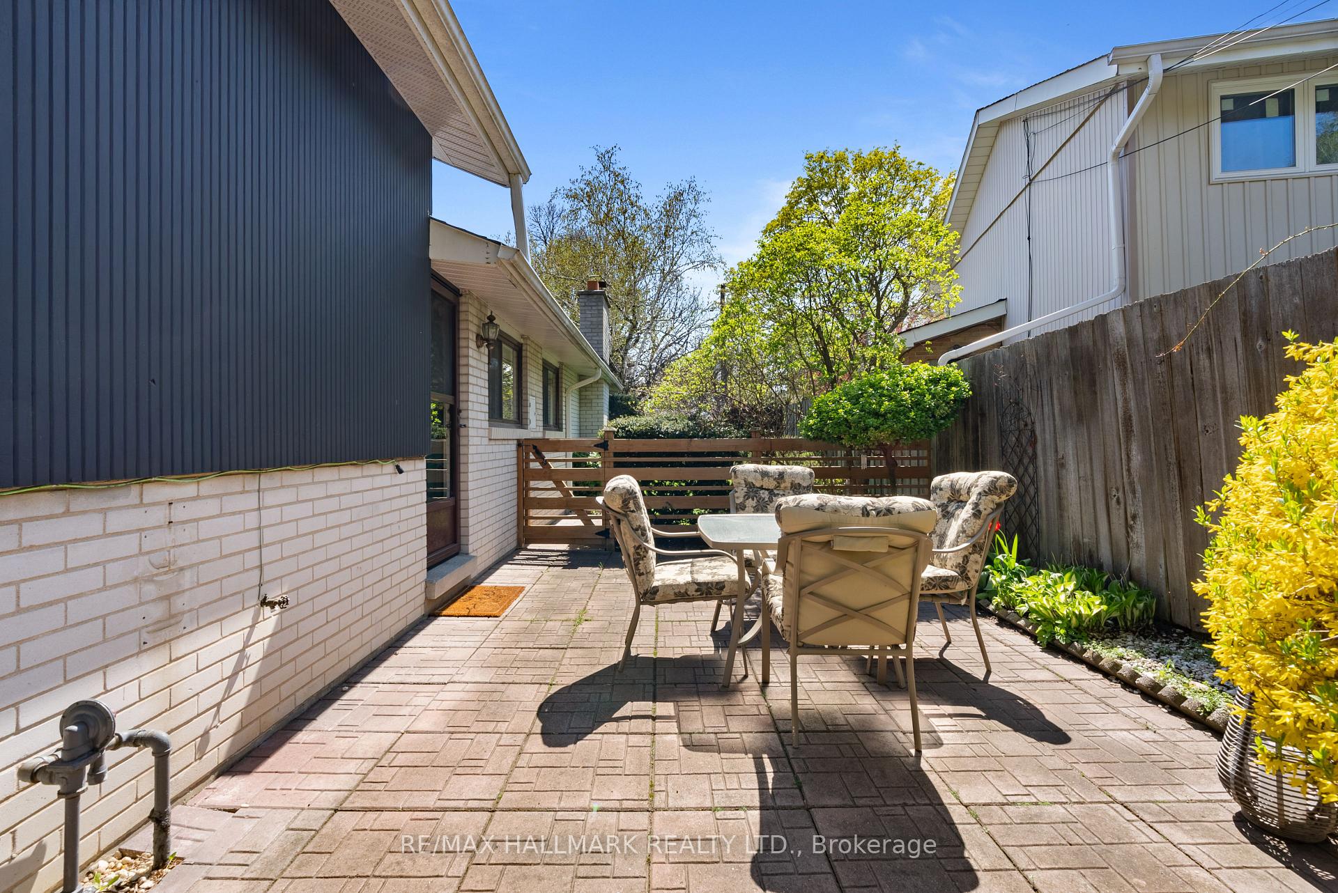 Photo 24 of 27 Oakley Boulevard, Scarborough, Bendale — HOMEH