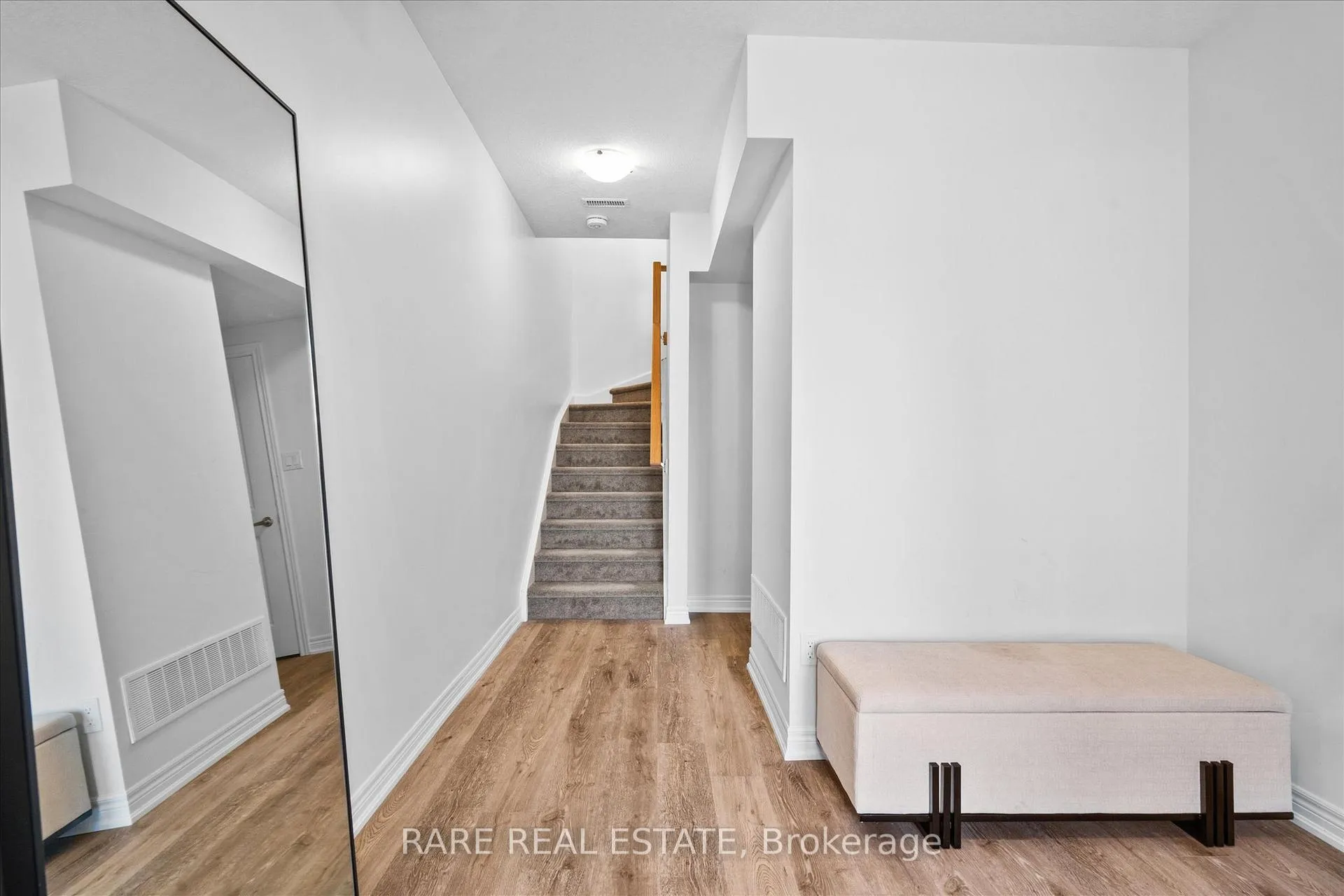 Photo 5 of 112 Dryden Lane, Hamilton, McQuesten — HOMEH