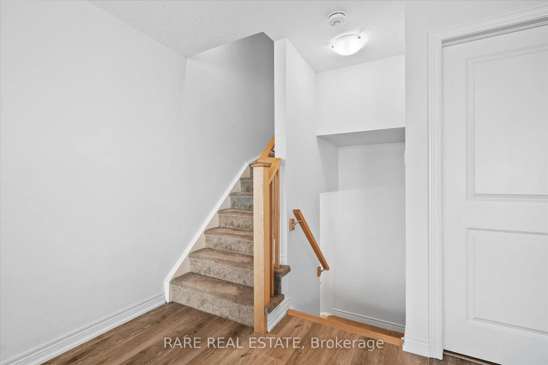 Photo 6 of 112 Dryden Lane, Hamilton, McQuesten — HOMEH