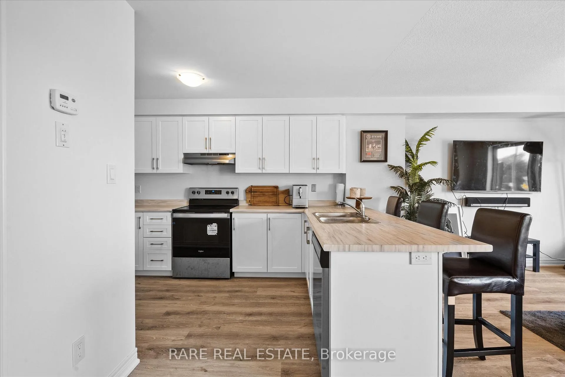 Photo 8 of 112 Dryden Lane, Hamilton, McQuesten — HOMEH