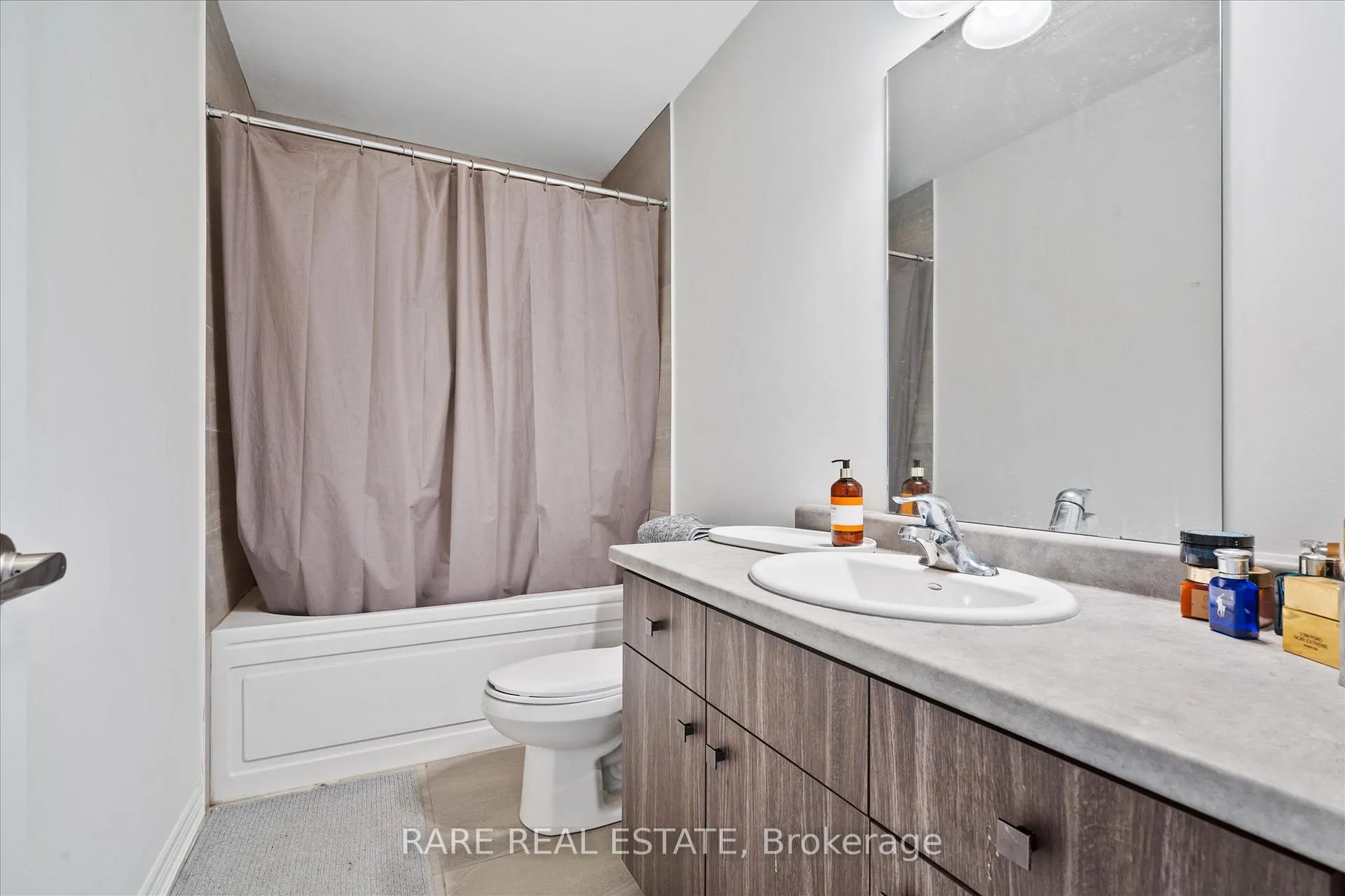 Photo 20 of 112 Dryden Lane, Hamilton, McQuesten — HOMEH