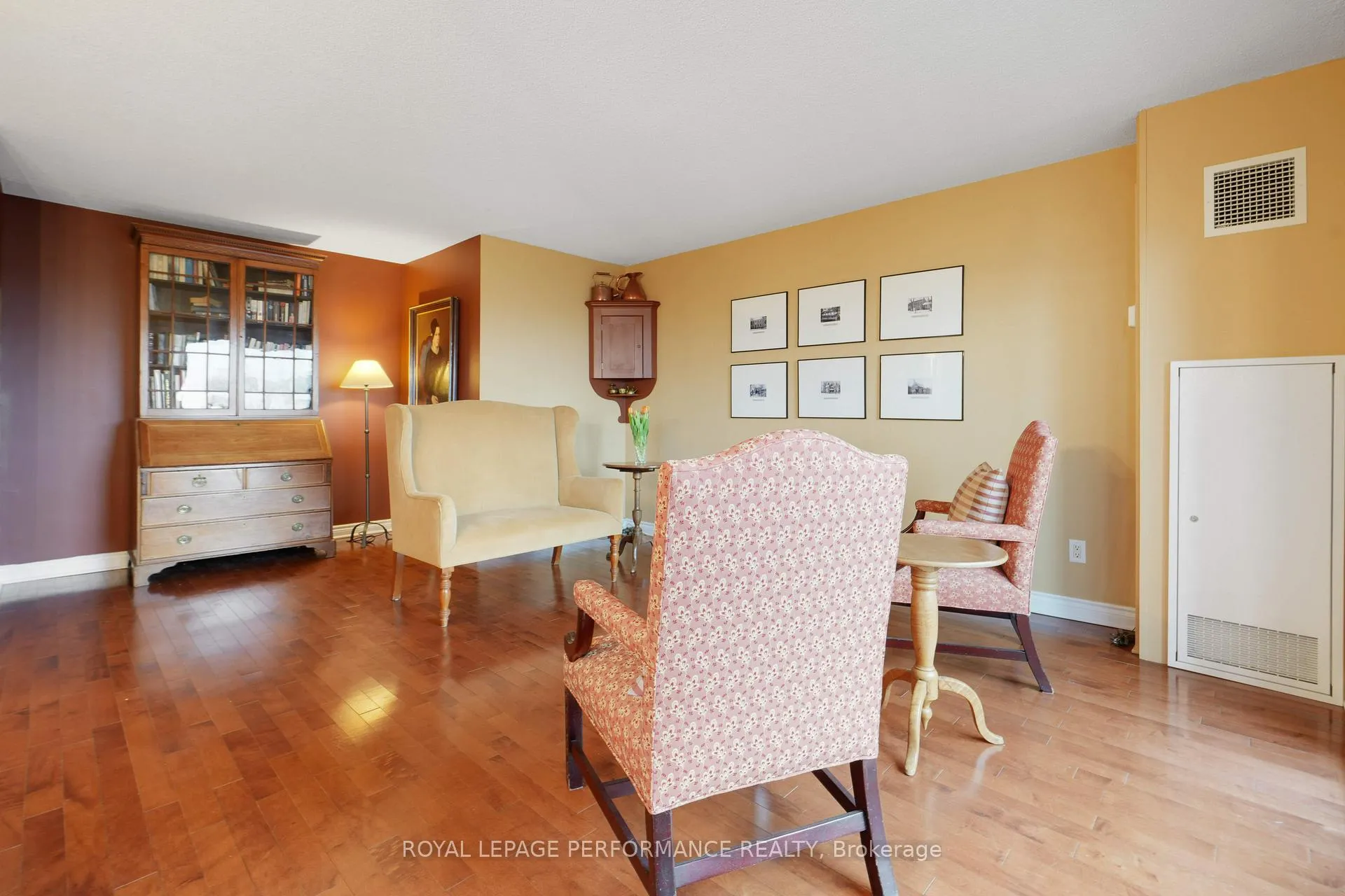 Photo 9 of Unit 704, 333 Chapel Street, Ottawa, Sandy Hill — HOMEH