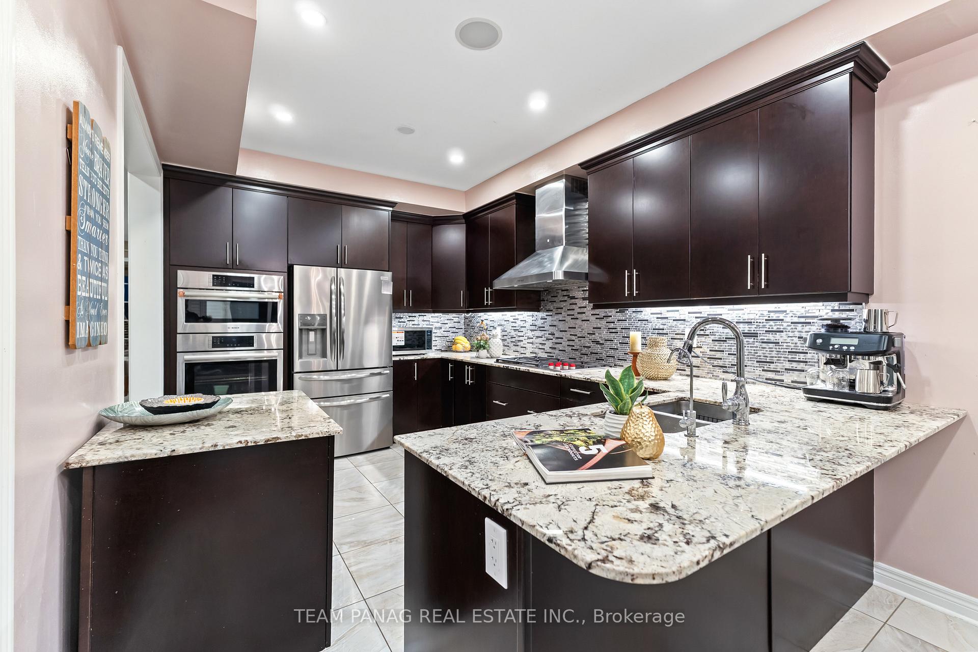 Photo 2 of 22 Cedarsprings Way, Brampton, Sandringham-Wellington — HOMEH