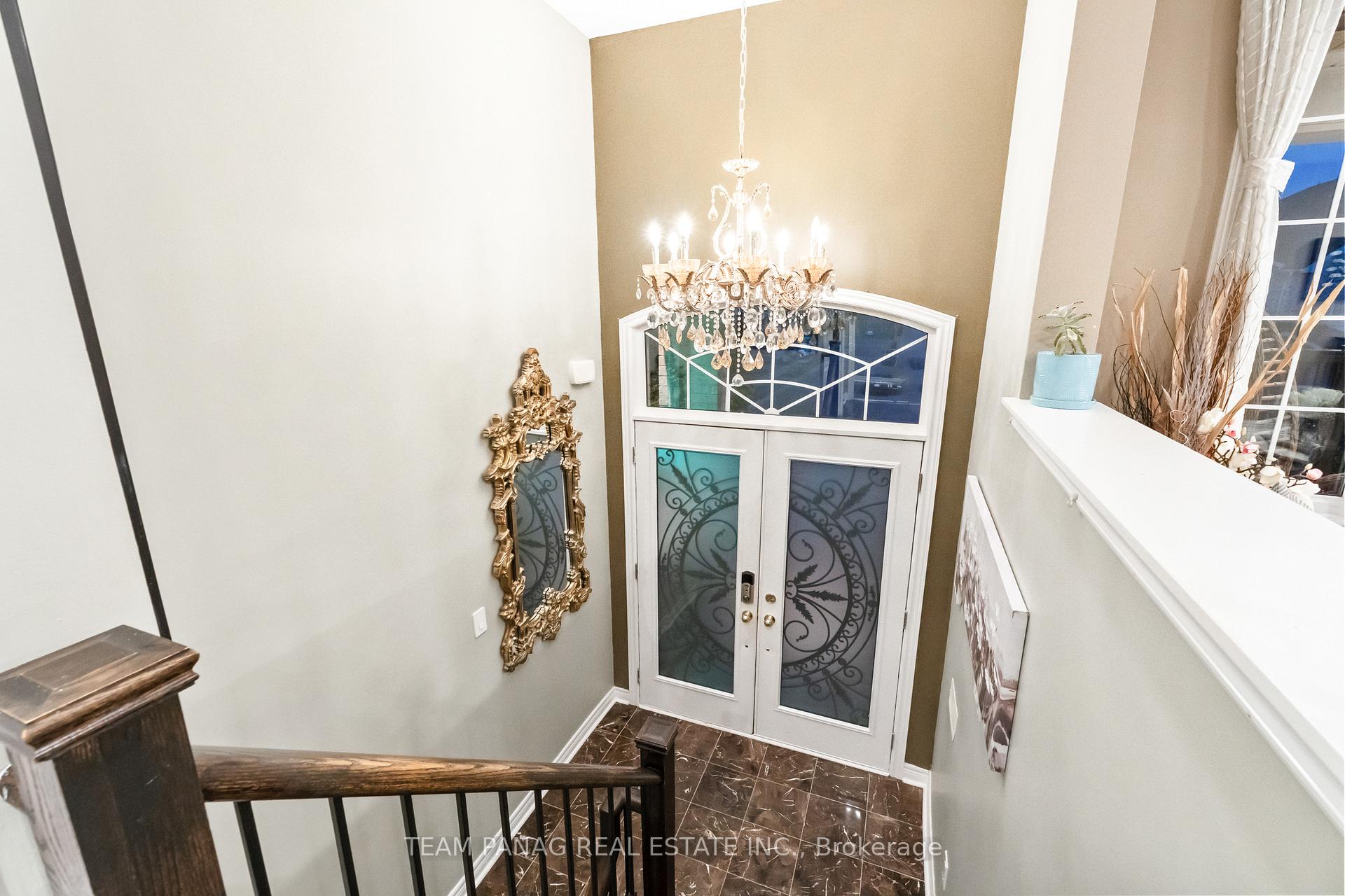 Photo 3 of 22 Cedarsprings Way, Brampton, Sandringham-Wellington — HOMEH