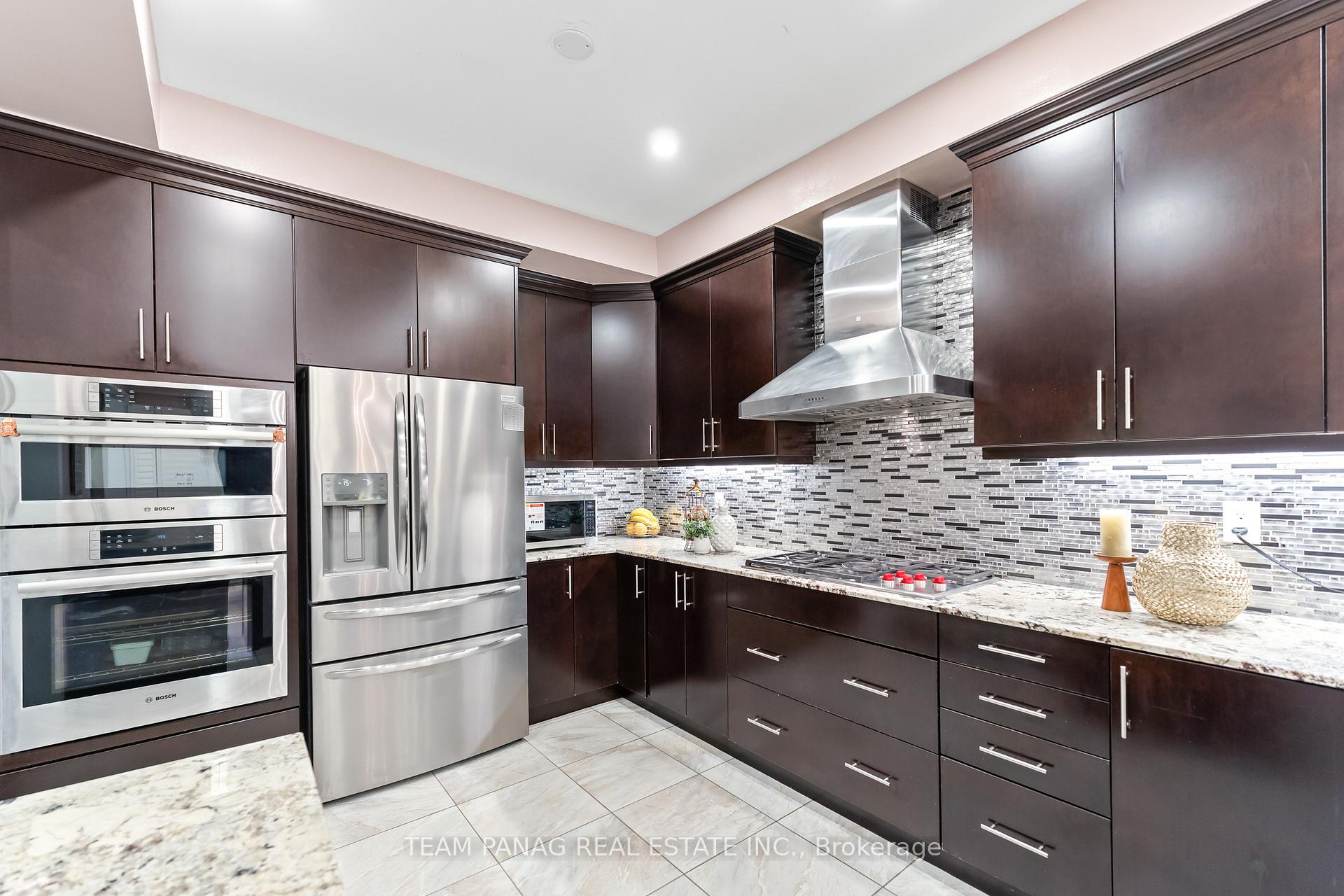 Photo 12 of 22 Cedarsprings Way, Brampton, Sandringham-Wellington — HOMEH