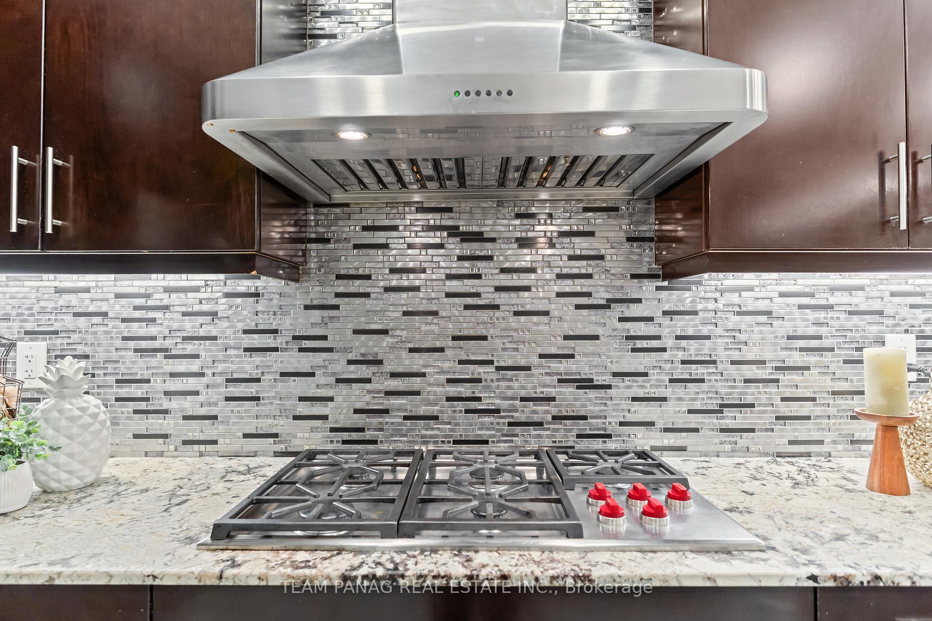 Photo 10 of 22 Cedarsprings Way, Brampton, Sandringham-Wellington — HOMEH