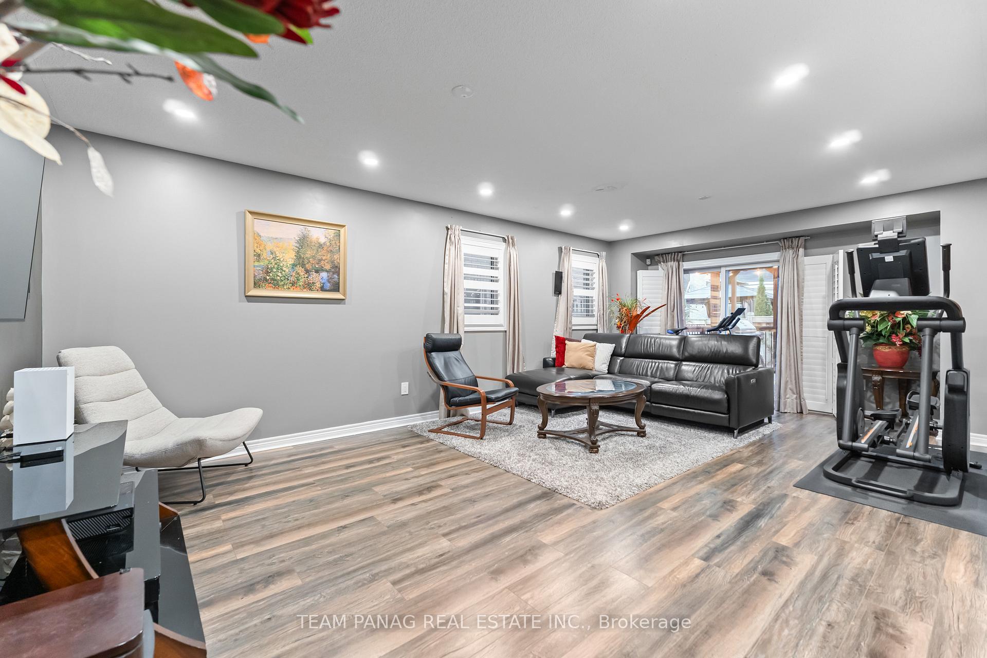 Photo 24 of 22 Cedarsprings Way, Brampton, Sandringham-Wellington — HOMEH
