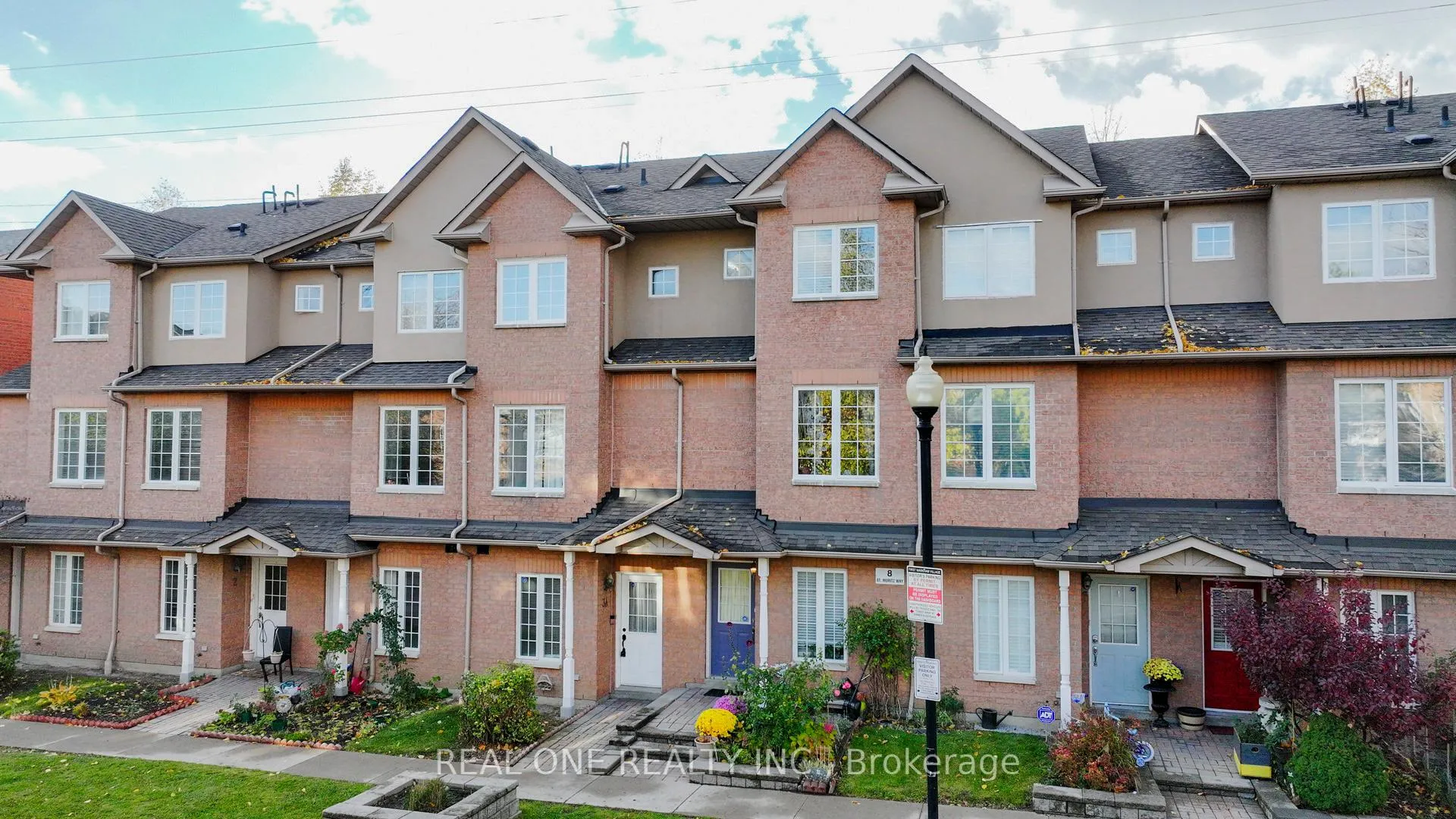 Photo 2 of Unit 5, 8 St Moritz Way, Markham, Unionville — HOMEH
