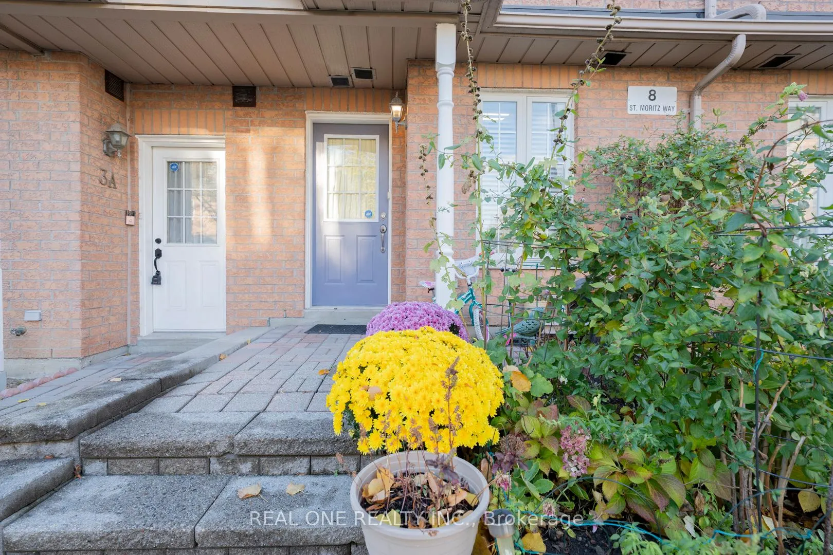 Photo 5 of Unit 5, 8 St Moritz Way, Markham, Unionville — HOMEH
