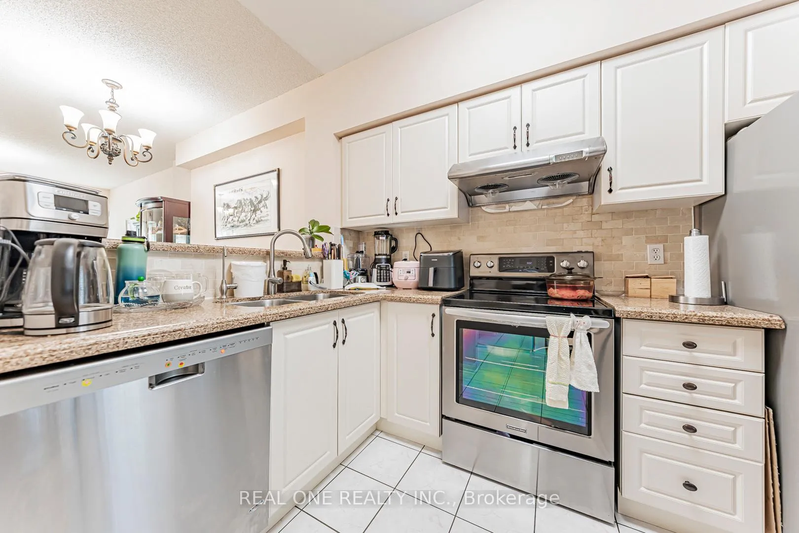Photo 9 of Unit 5, 8 St Moritz Way, Markham, Unionville — HOMEH