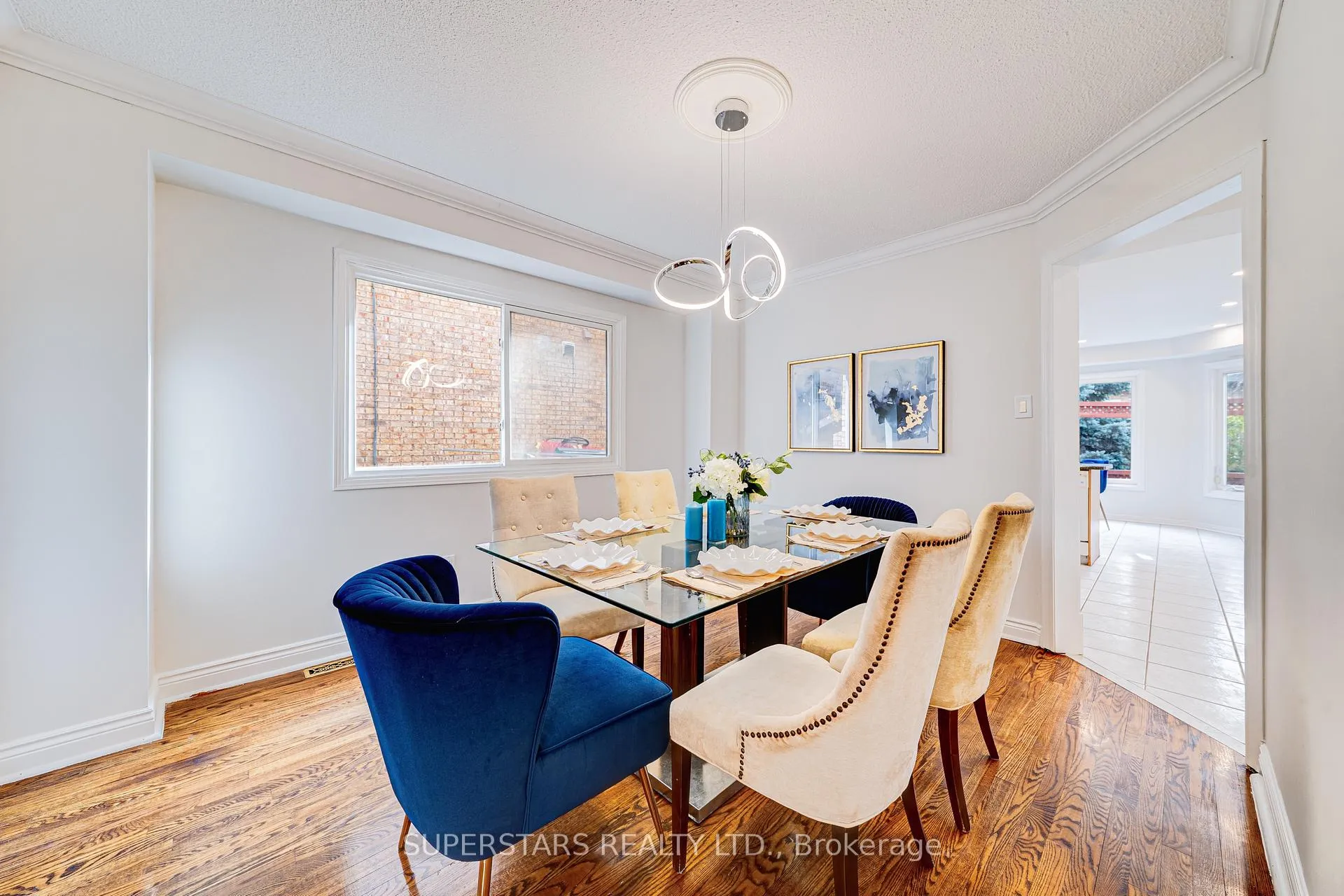 Photo 3 of 149 Tomlinson Circle, Markham, Buttonville — HOMEH