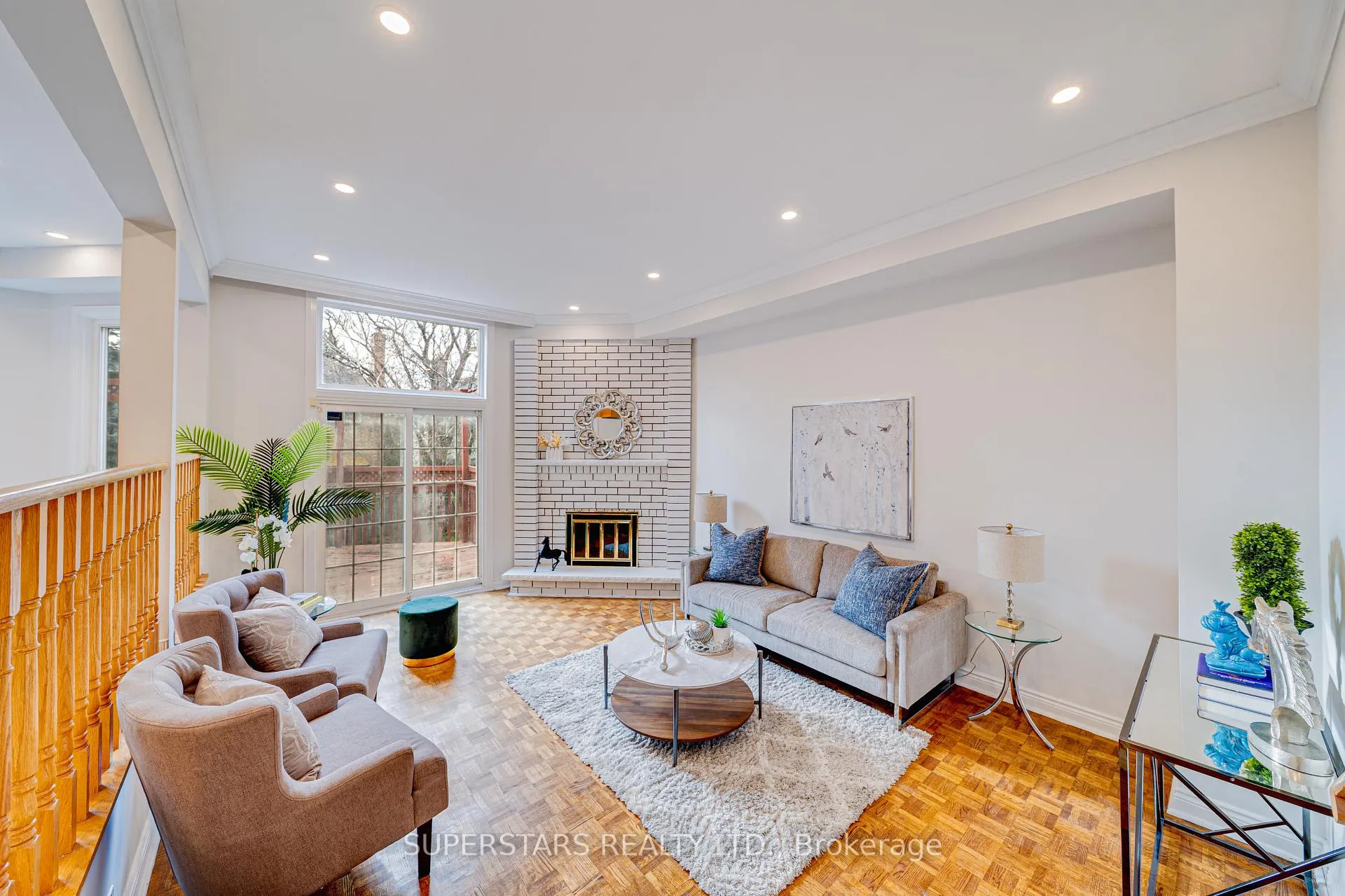 Photo 4 of 149 Tomlinson Circle, Markham, Buttonville — HOMEH