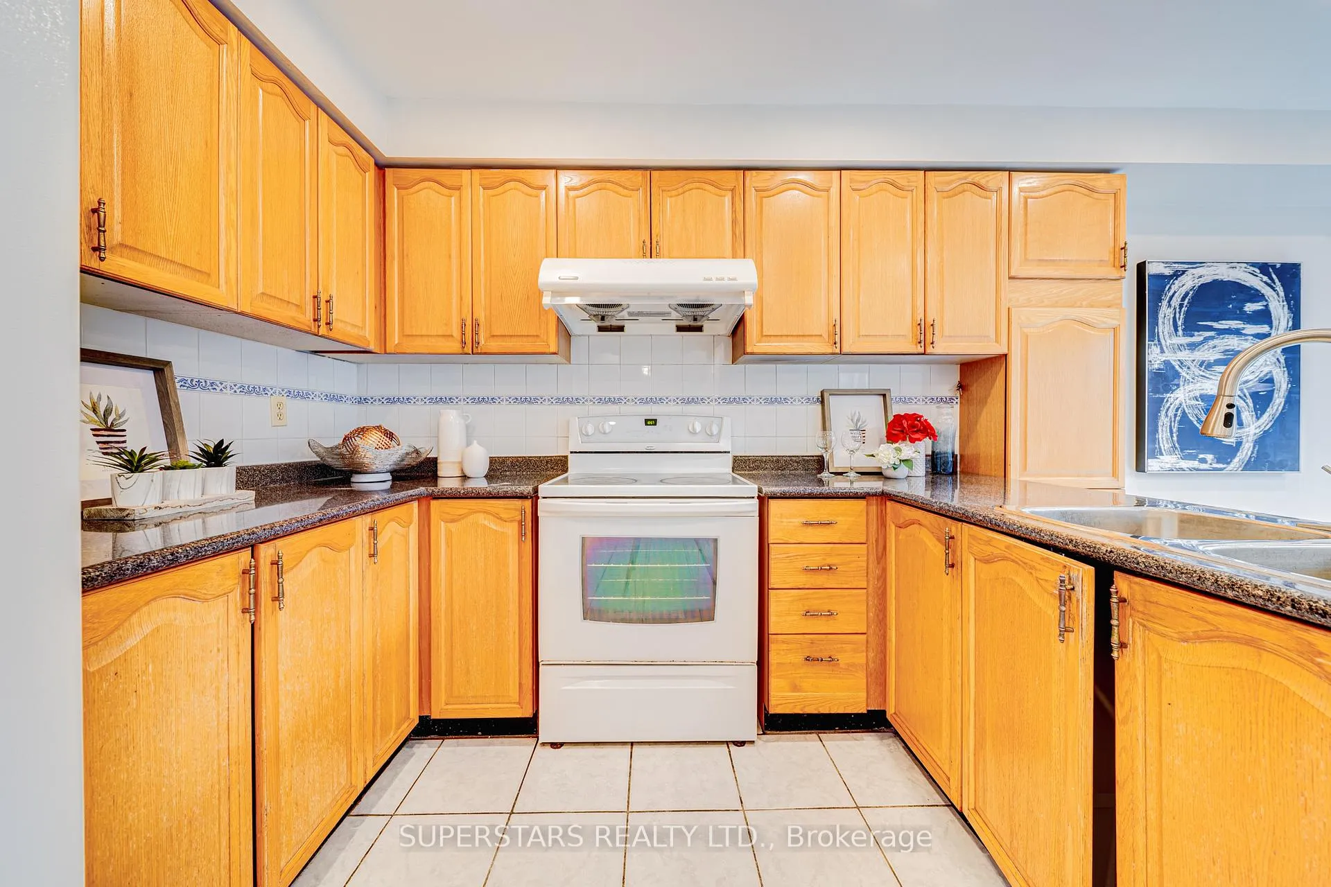 Photo 7 of 149 Tomlinson Circle, Markham, Buttonville — HOMEH