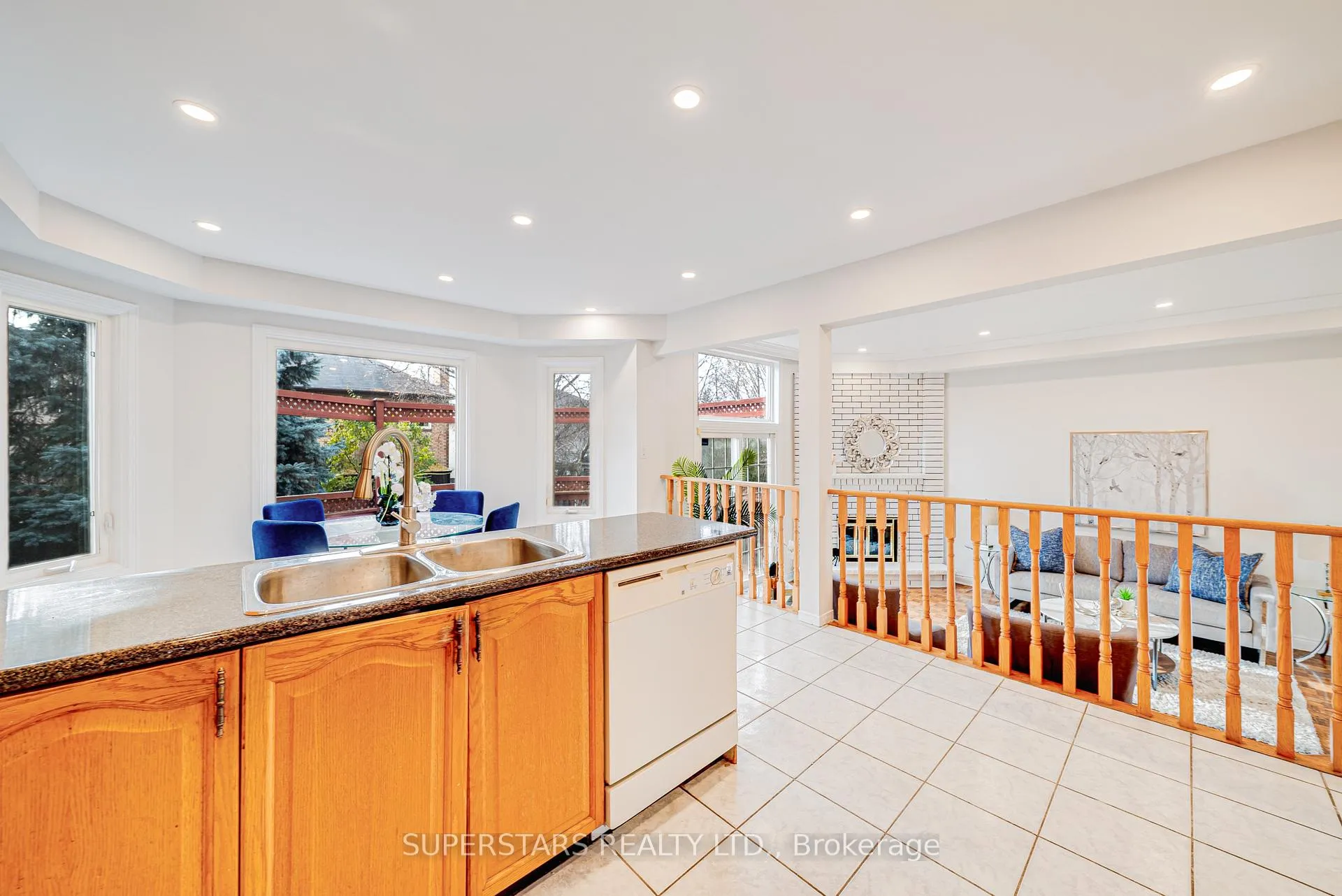 Photo 8 of 149 Tomlinson Circle, Markham, Buttonville — HOMEH