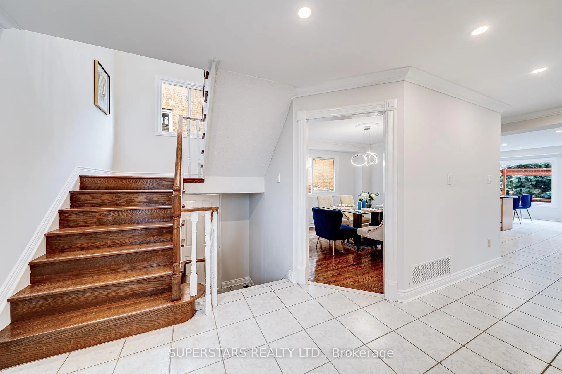 Photo 10 of 149 Tomlinson Circle, Markham, Buttonville — HOMEH