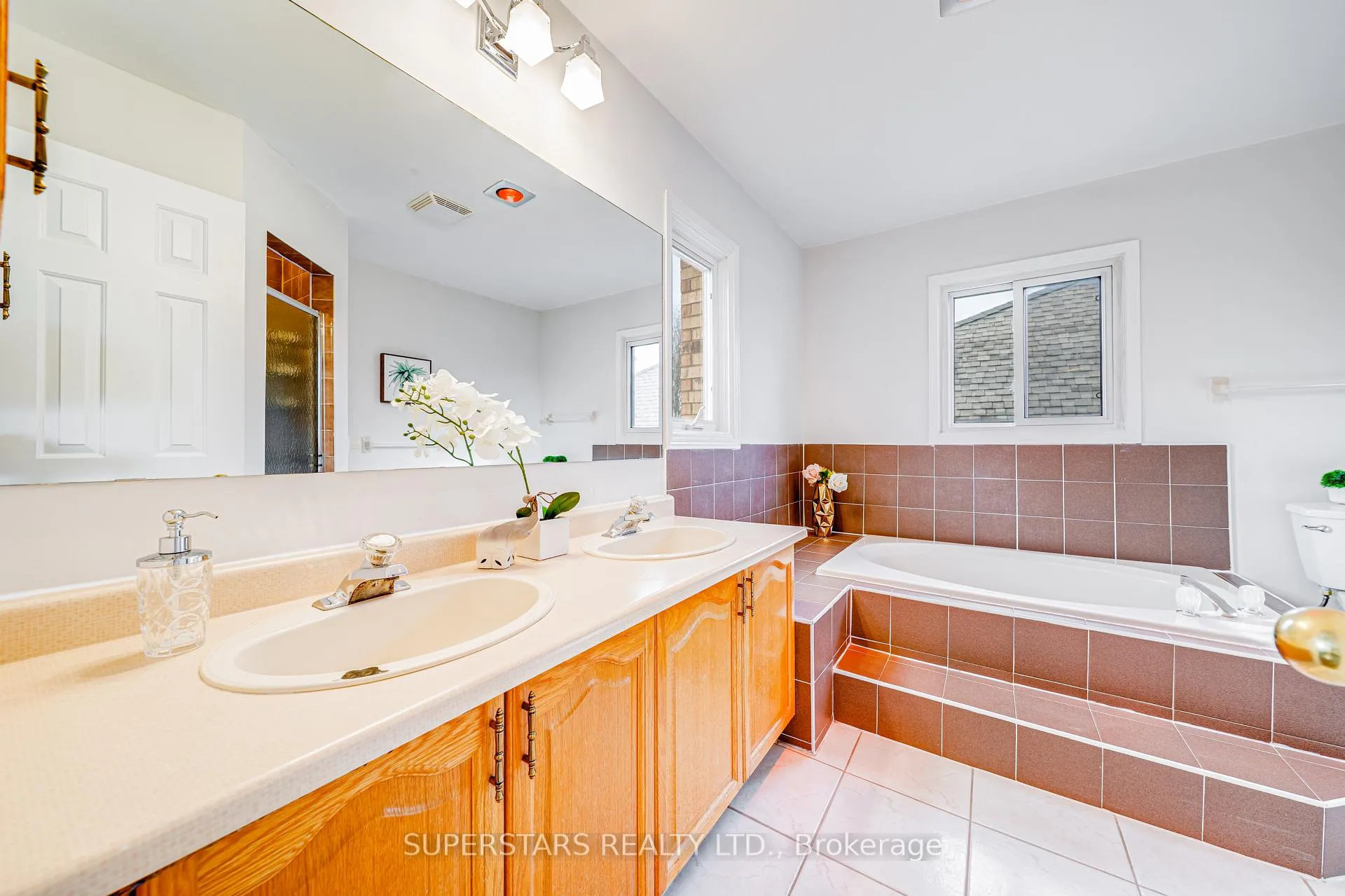 Photo 14 of 149 Tomlinson Circle, Markham, Buttonville — HOMEH