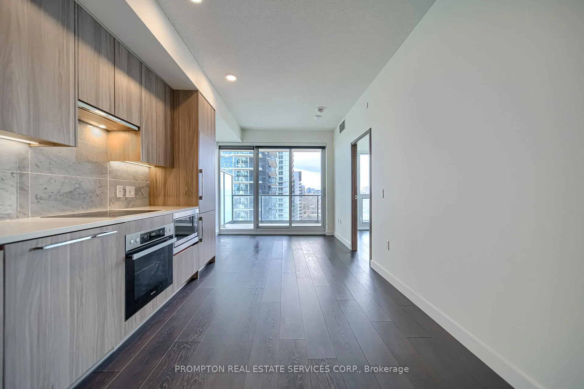 Photo 3 of Unit 808, 95 Mcmahon Drive, North York, Bayview Village — HOMEH