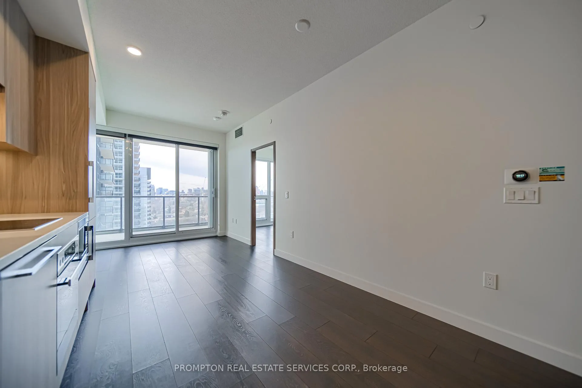 Photo 8 of Unit 808, 95 Mcmahon Drive, North York, Bayview Village — HOMEH