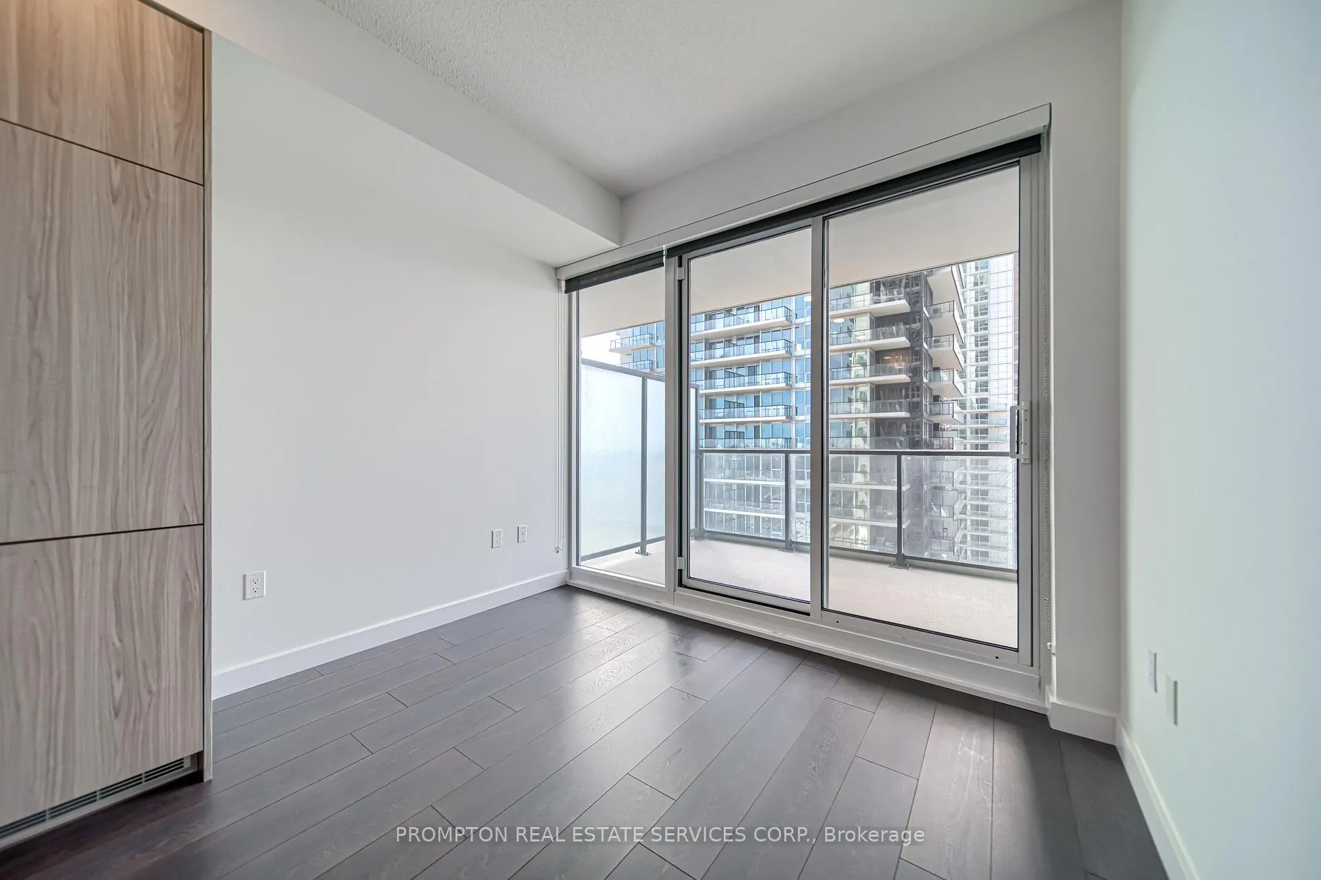 Photo 9 of Unit 808, 95 Mcmahon Drive, North York, Bayview Village — HOMEH