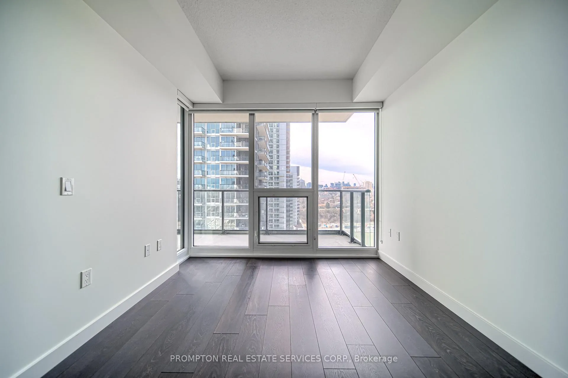 Photo 11 of Unit 808, 95 Mcmahon Drive, North York, Bayview Village — HOMEH