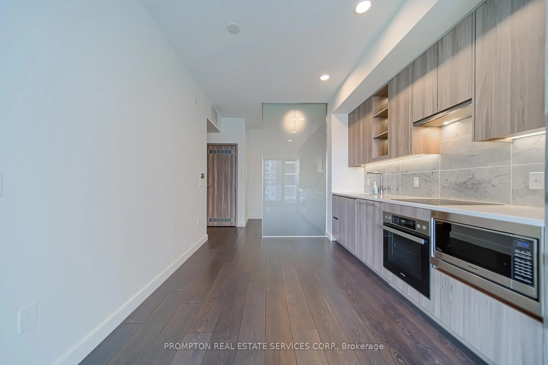 Photo 12 of Unit 808, 95 Mcmahon Drive, North York, Bayview Village — HOMEH