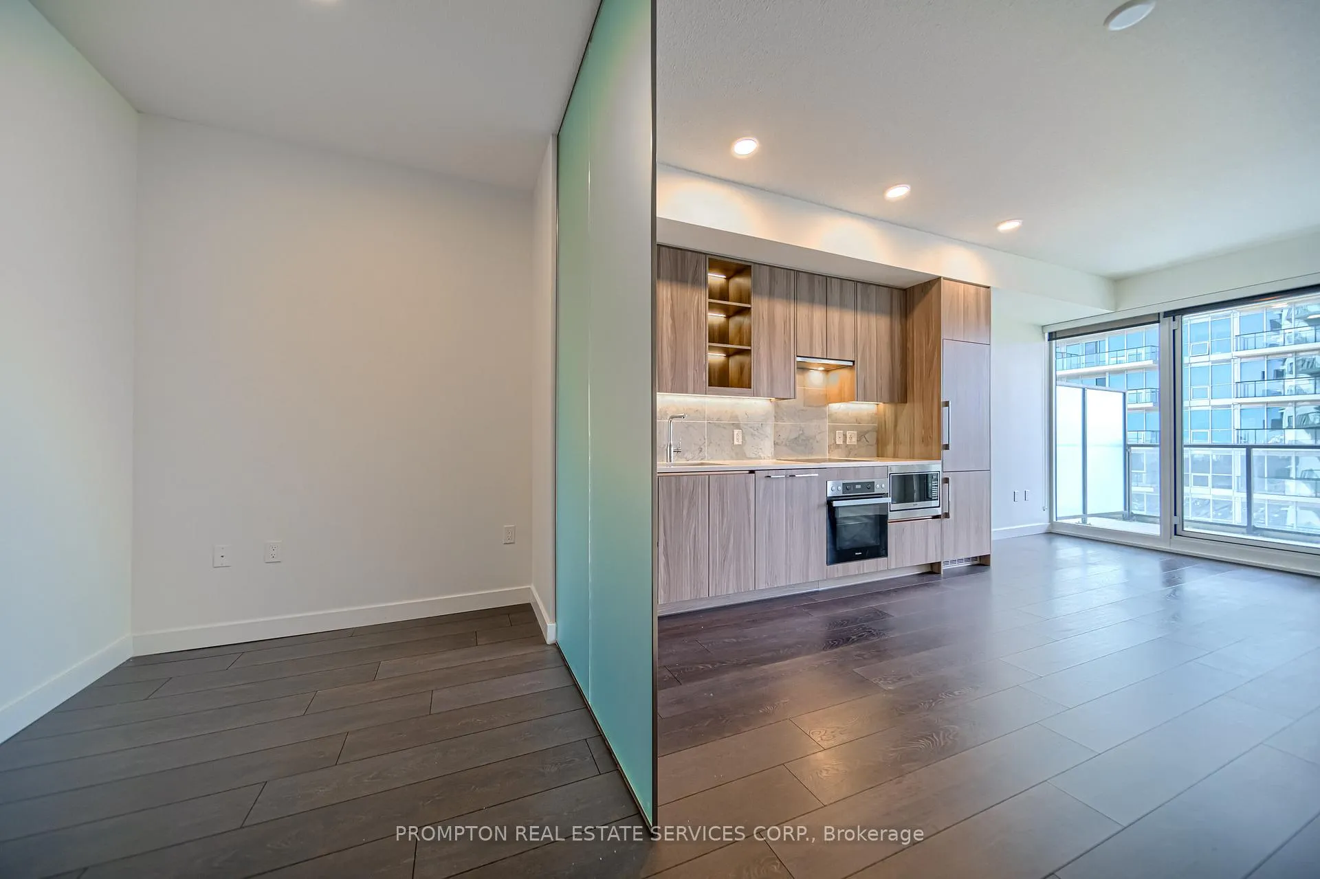 Photo 13 of Unit 808, 95 Mcmahon Drive, North York, Bayview Village — HOMEH