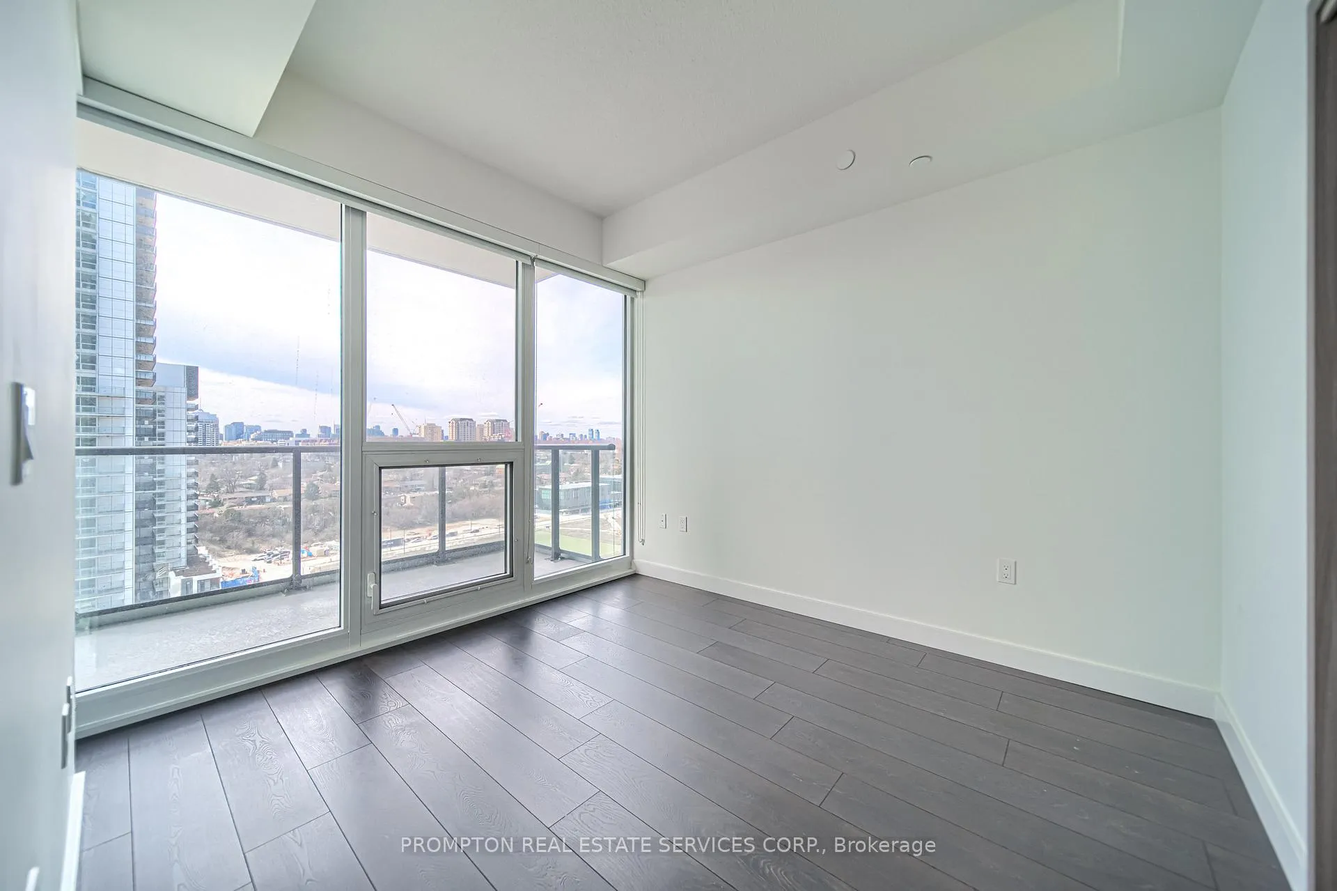 Photo 16 of Unit 808, 95 Mcmahon Drive, North York, Bayview Village — HOMEH