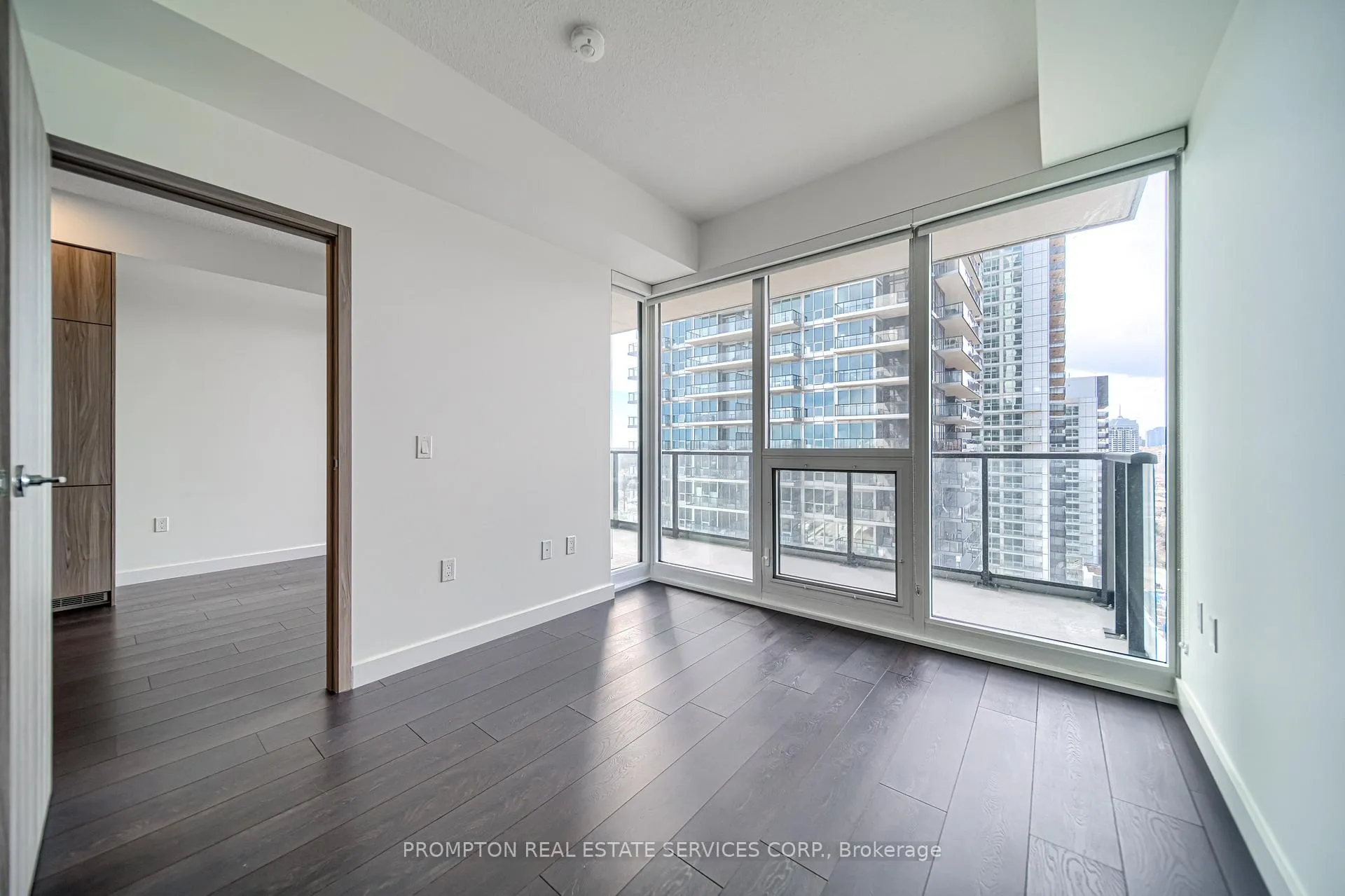 Photo 17 of Unit 808, 95 Mcmahon Drive, North York, Bayview Village — HOMEH