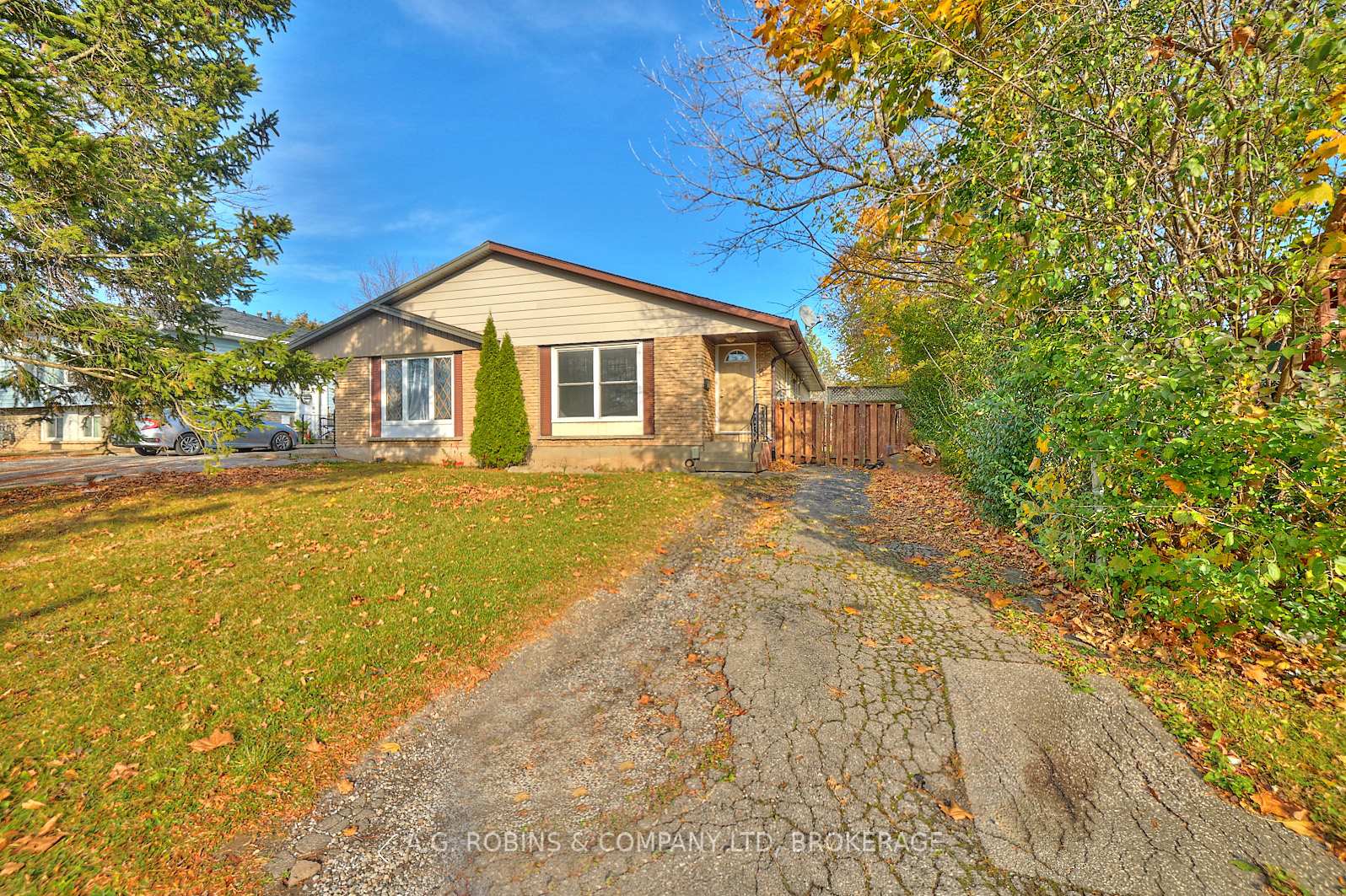 Photo 2 of 3 Calcott Court, Thorold, Confederation Heights — HOMEH