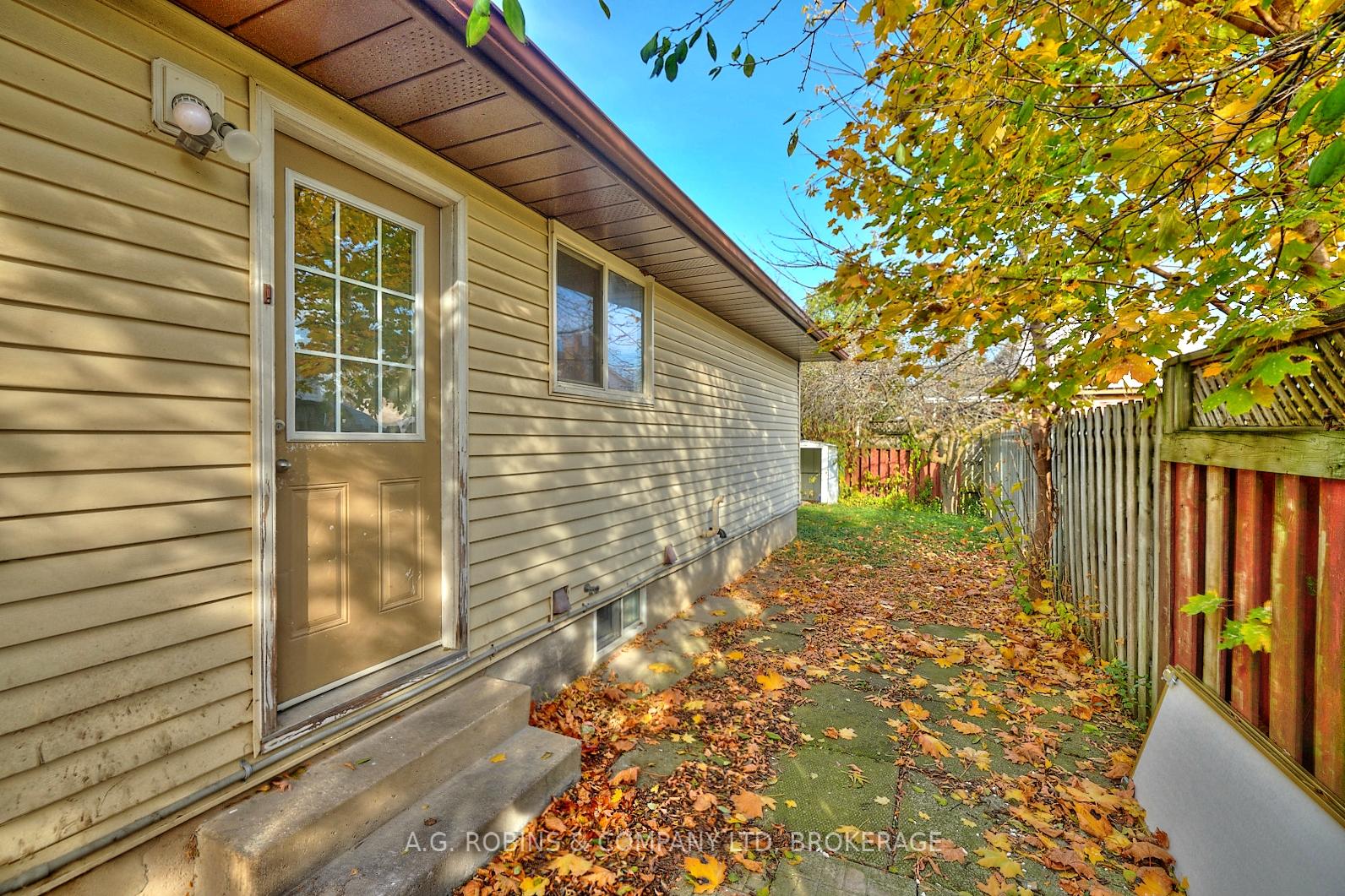 Photo 3 of 3 Calcott Court, Thorold, Confederation Heights — HOMEH