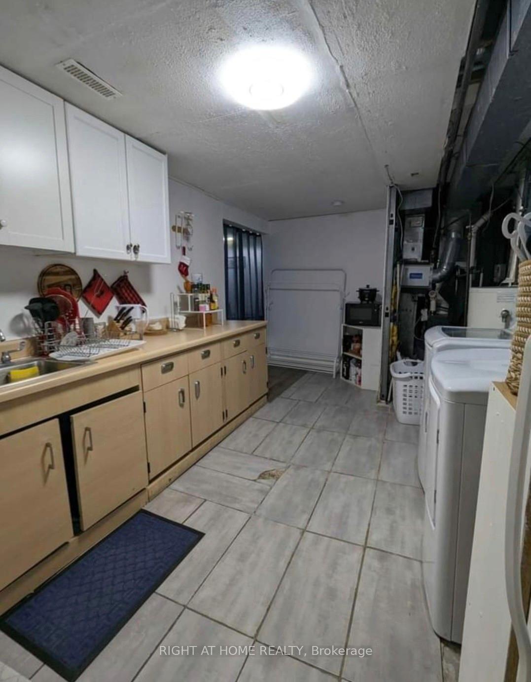 Photo 8 of Unit BSMT, 108 Bradstone Square, Scarborough, Malvern — HOMEH