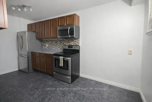 Photo 10 of 11 Habitat Square, Brampton, Central Park — HOMEH