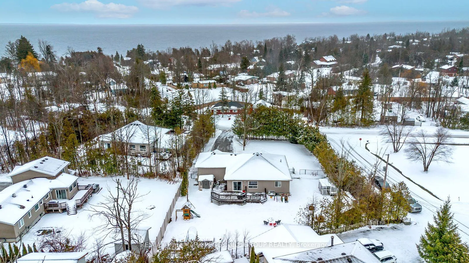 Photo 2 of 20 Rosemarie Drive, Oro-Medonte, Rural Oro-Medonte — HOMEH