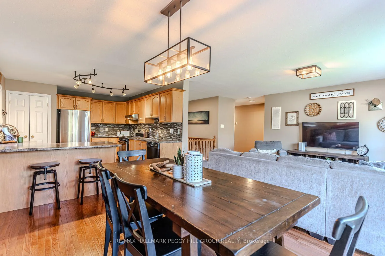 Photo 3 of 20 Rosemarie Drive, Oro-Medonte, Rural Oro-Medonte — HOMEH