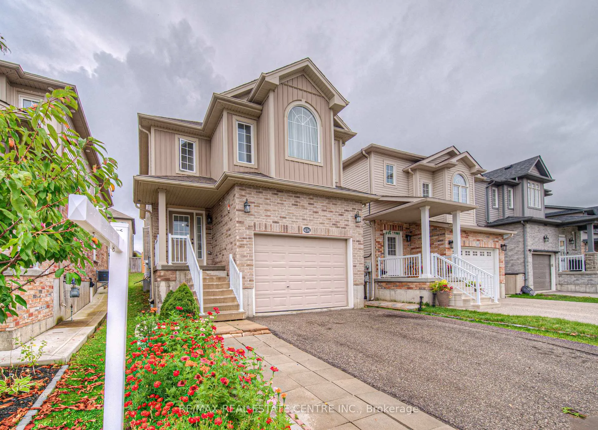 Photo 2 of 434 Woodbine Avenue, Kitchener — HOMEH