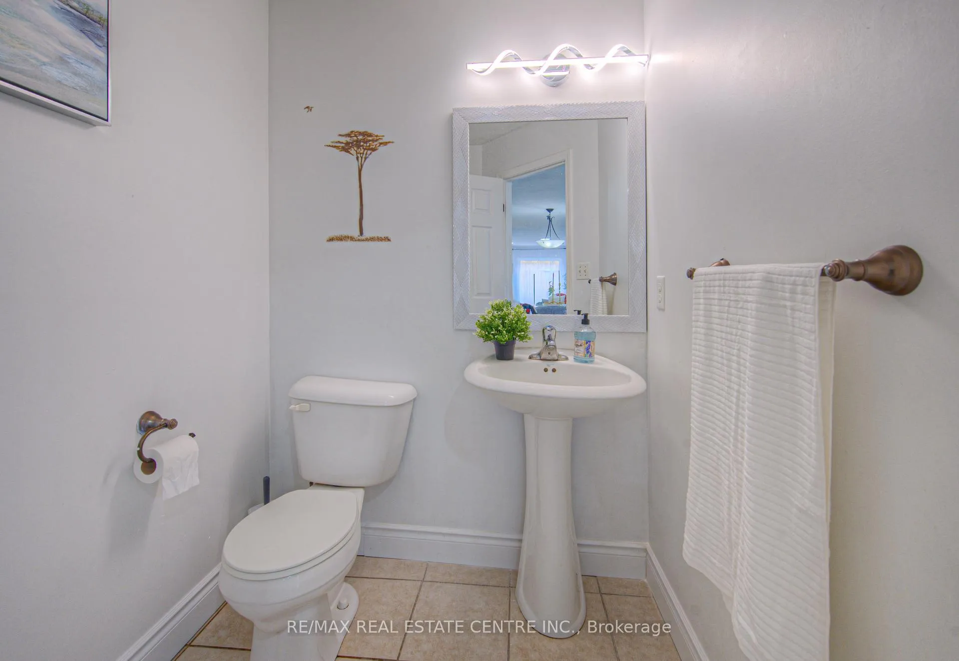 Photo 9 of 434 Woodbine Avenue, Kitchener — HOMEH