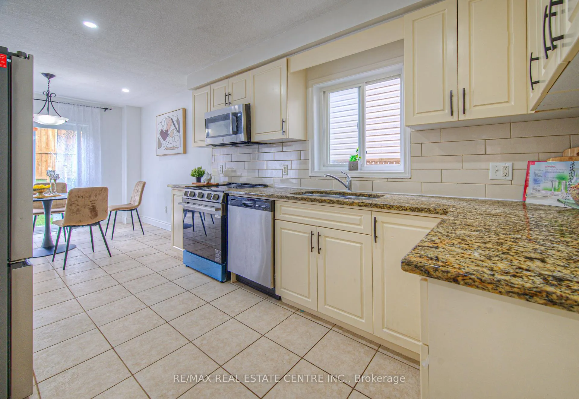 Photo 11 of 434 Woodbine Avenue, Kitchener — HOMEH