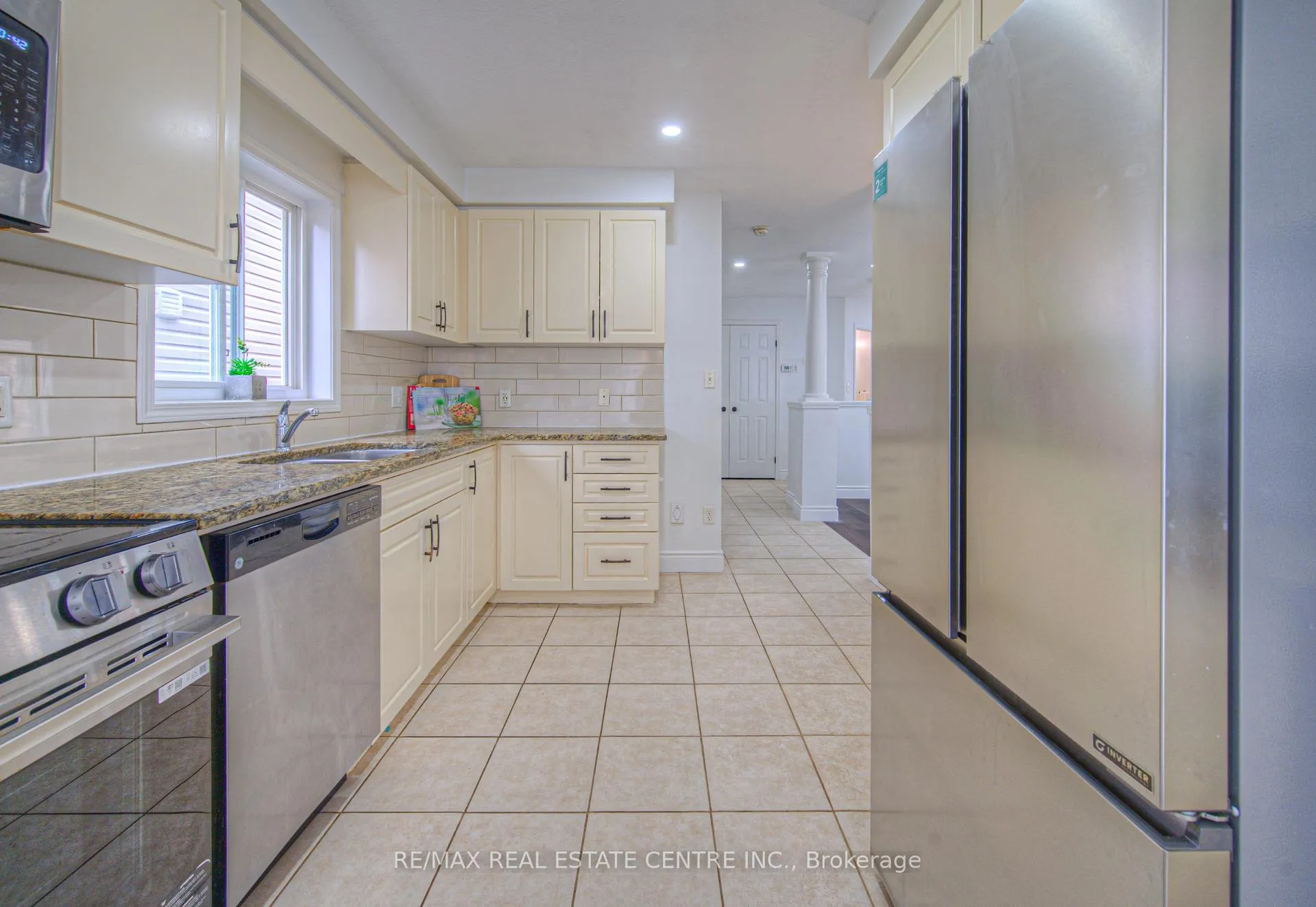 Photo 13 of 434 Woodbine Avenue, Kitchener — HOMEH