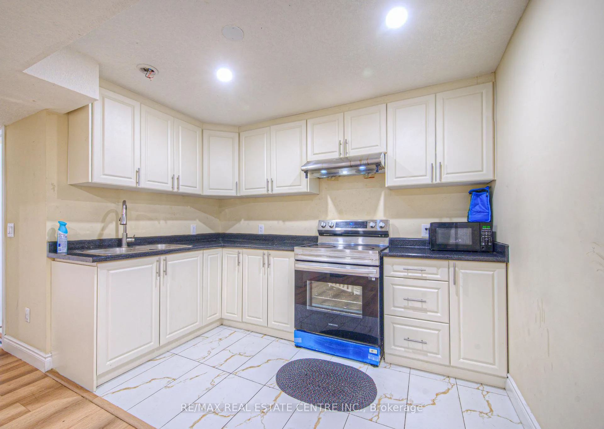 Photo 37 of 434 Woodbine Avenue, Kitchener — HOMEH